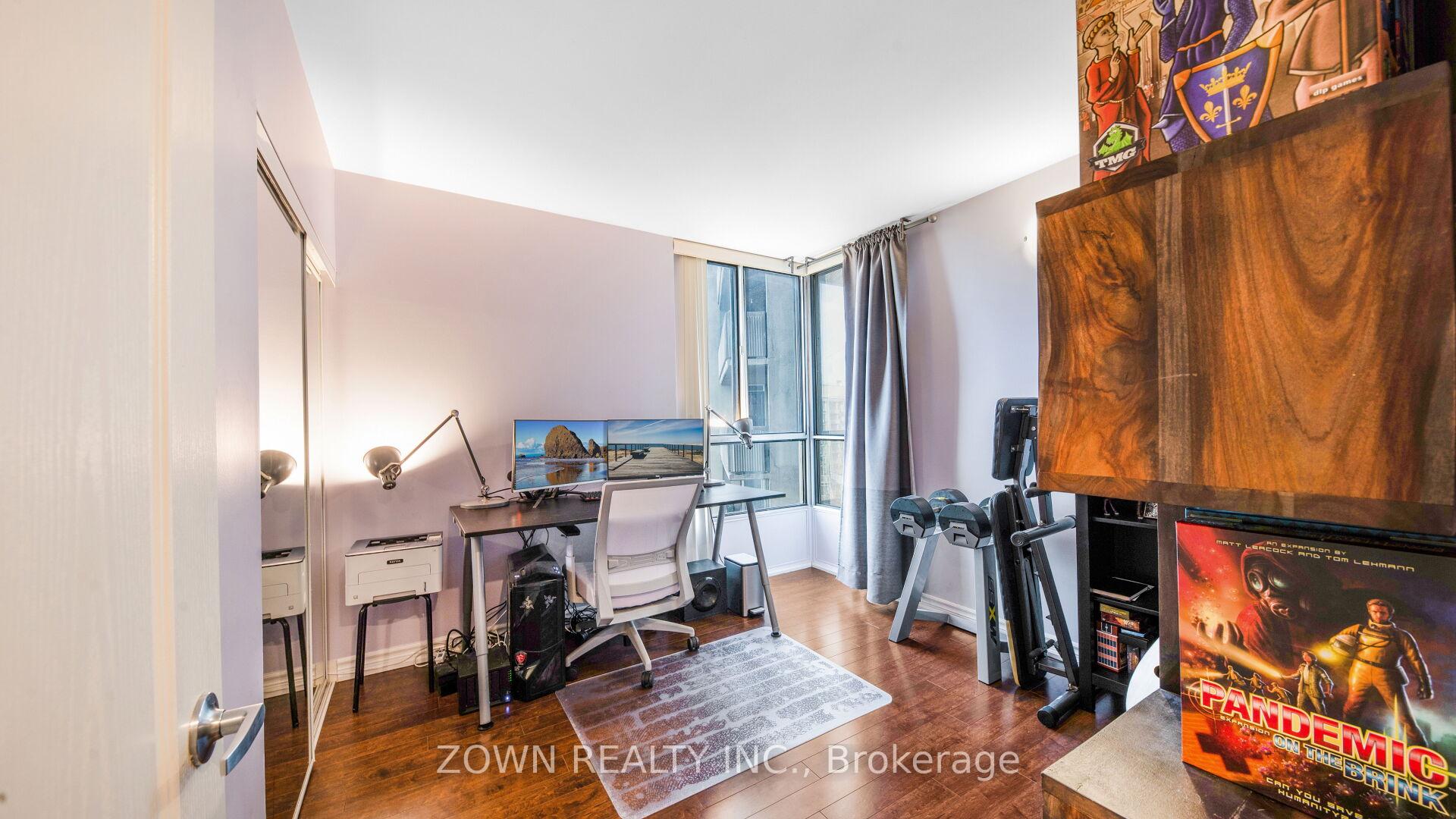 4 Bedrooms Condo at 10 Martha Eaton, Toronto For sale