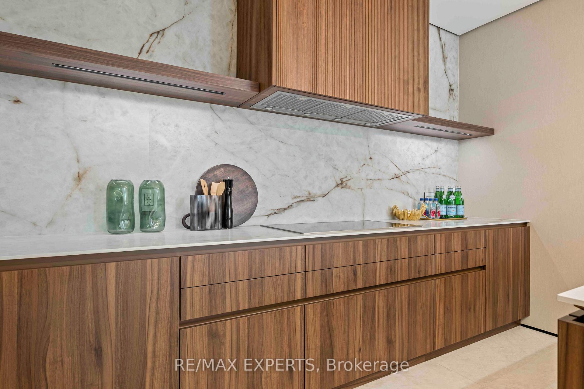 4 Bedrooms Condo at 1700 Avenue, Toronto For sale