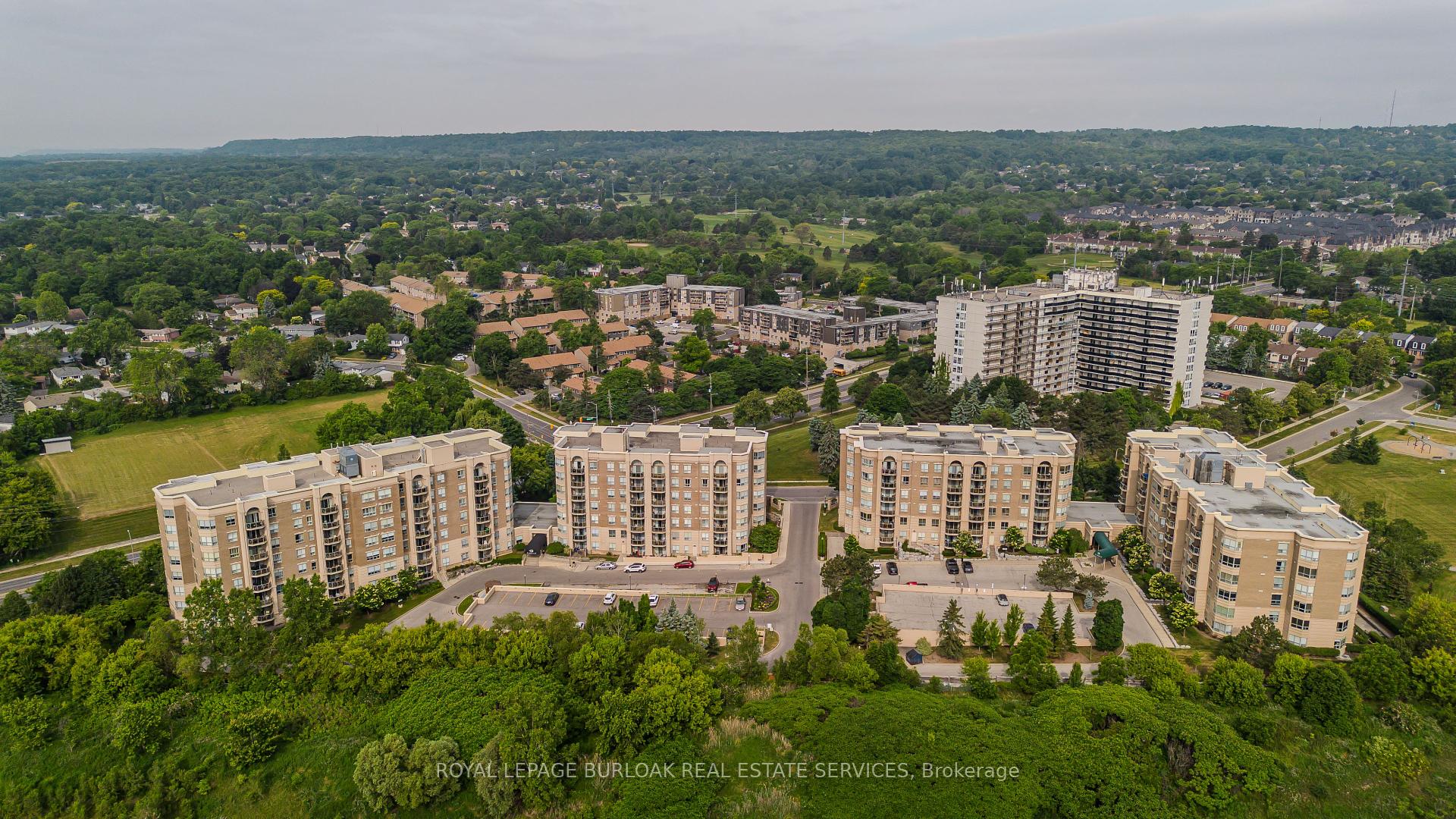 2 Bedrooms Condo at 2085 Amherst Heights, Burlington For sale