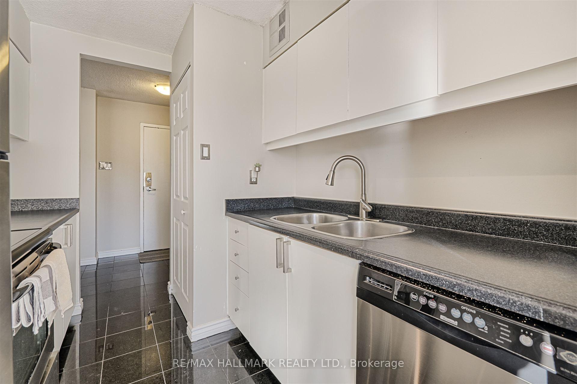 2 Bedrooms Condo at 86 Gerrard, Toronto For sale