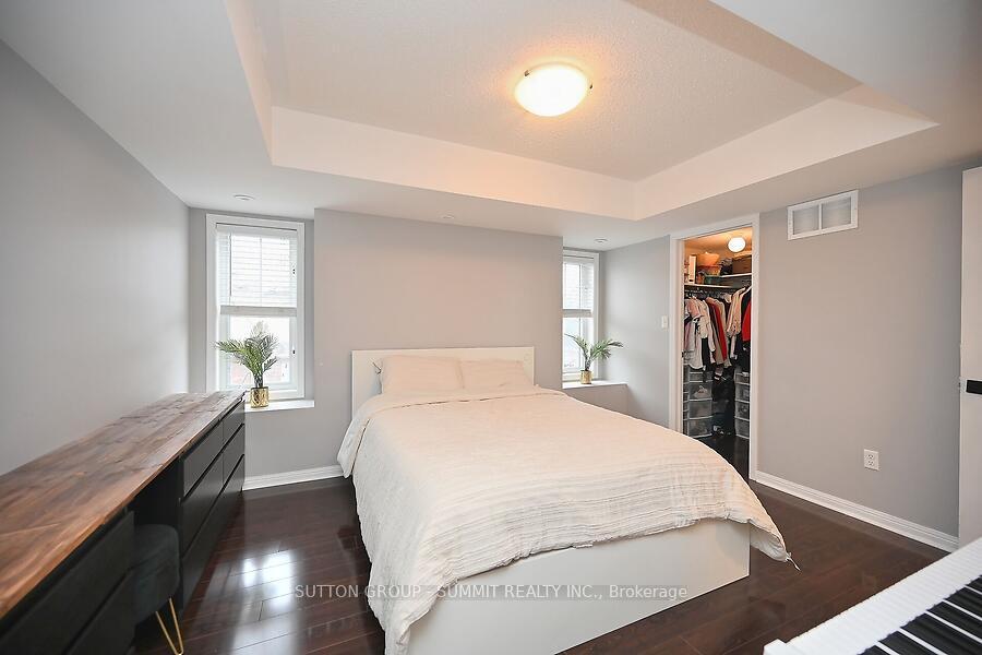 3 Bedrooms Condo at 633 DUNDAS,  Mississauga For sale