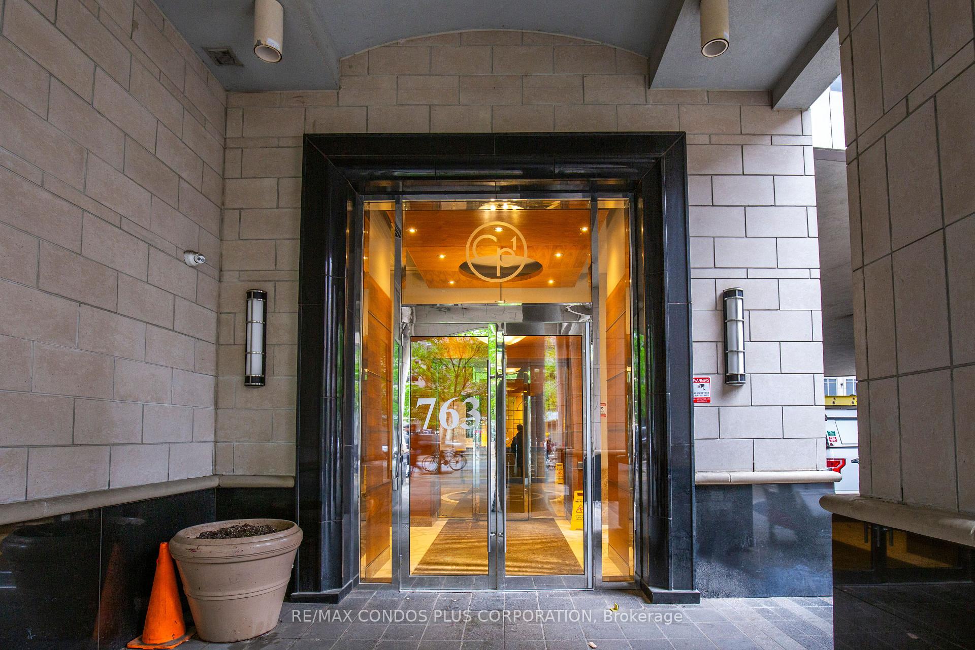 2 Bedrooms Condo at 763 Bay, Toronto For sale