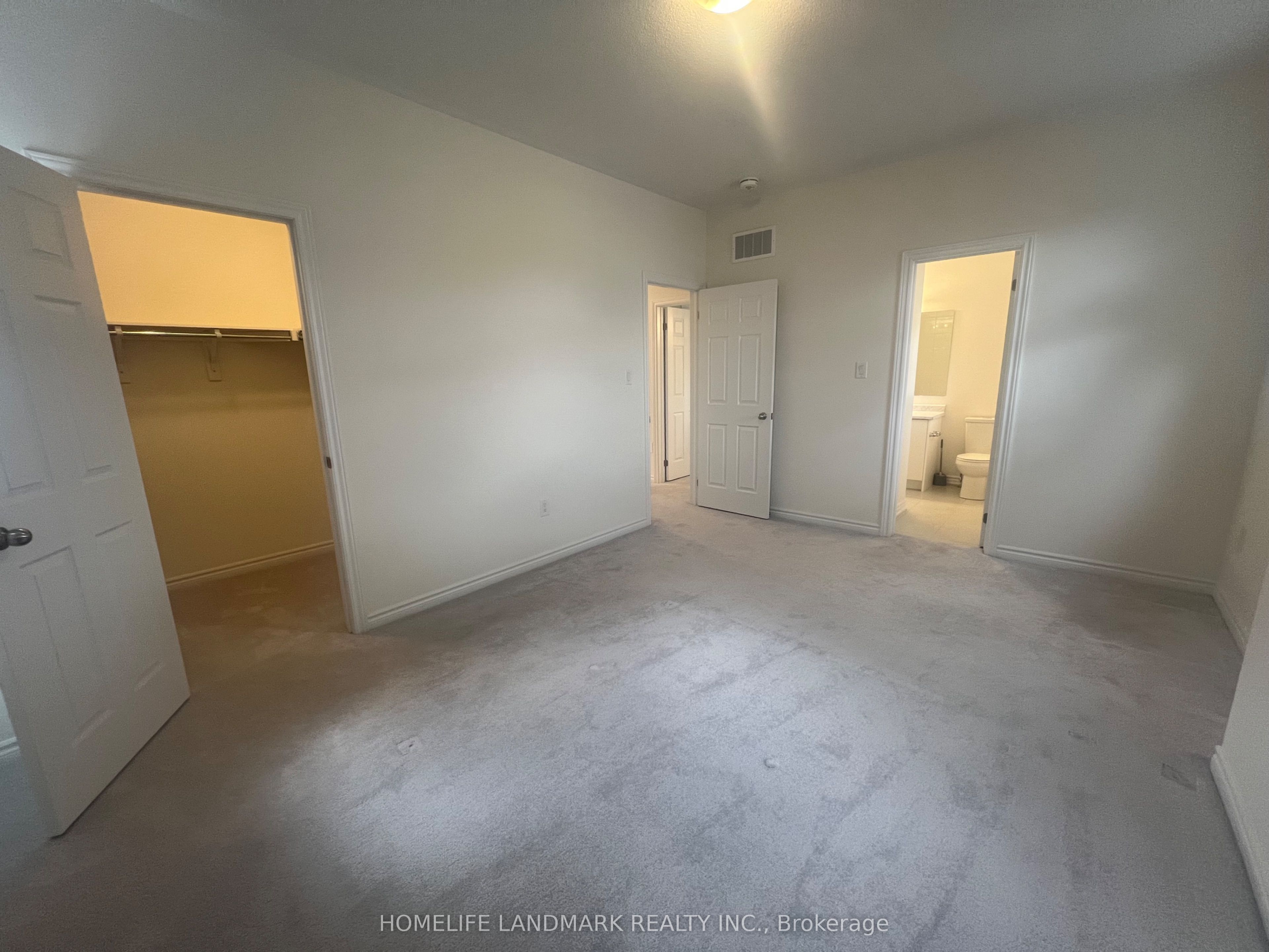 16 Kenneth Ross Crescent