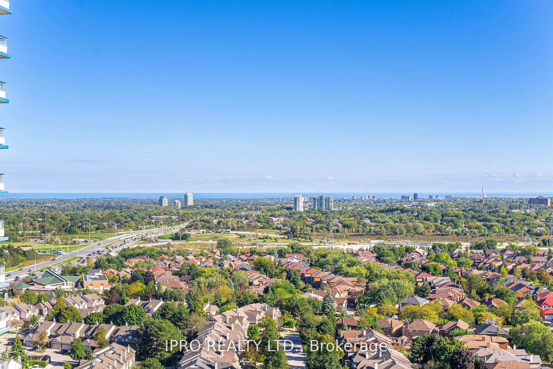3 Bedrooms Condo at 4675 Metcalfe, Mississauga For sale