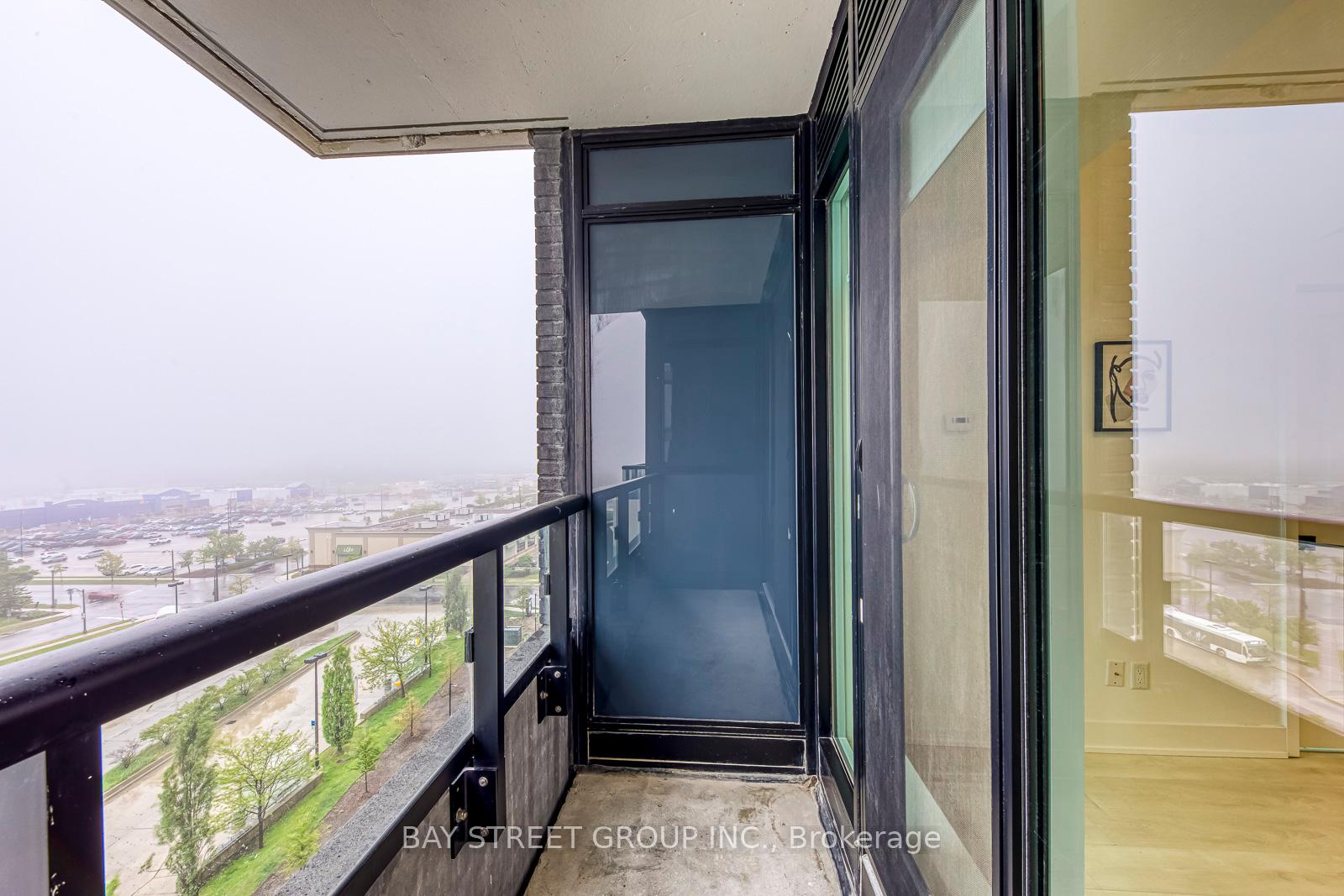 2 Bedrooms Condo at 2485 Taunton, Oakville For sale