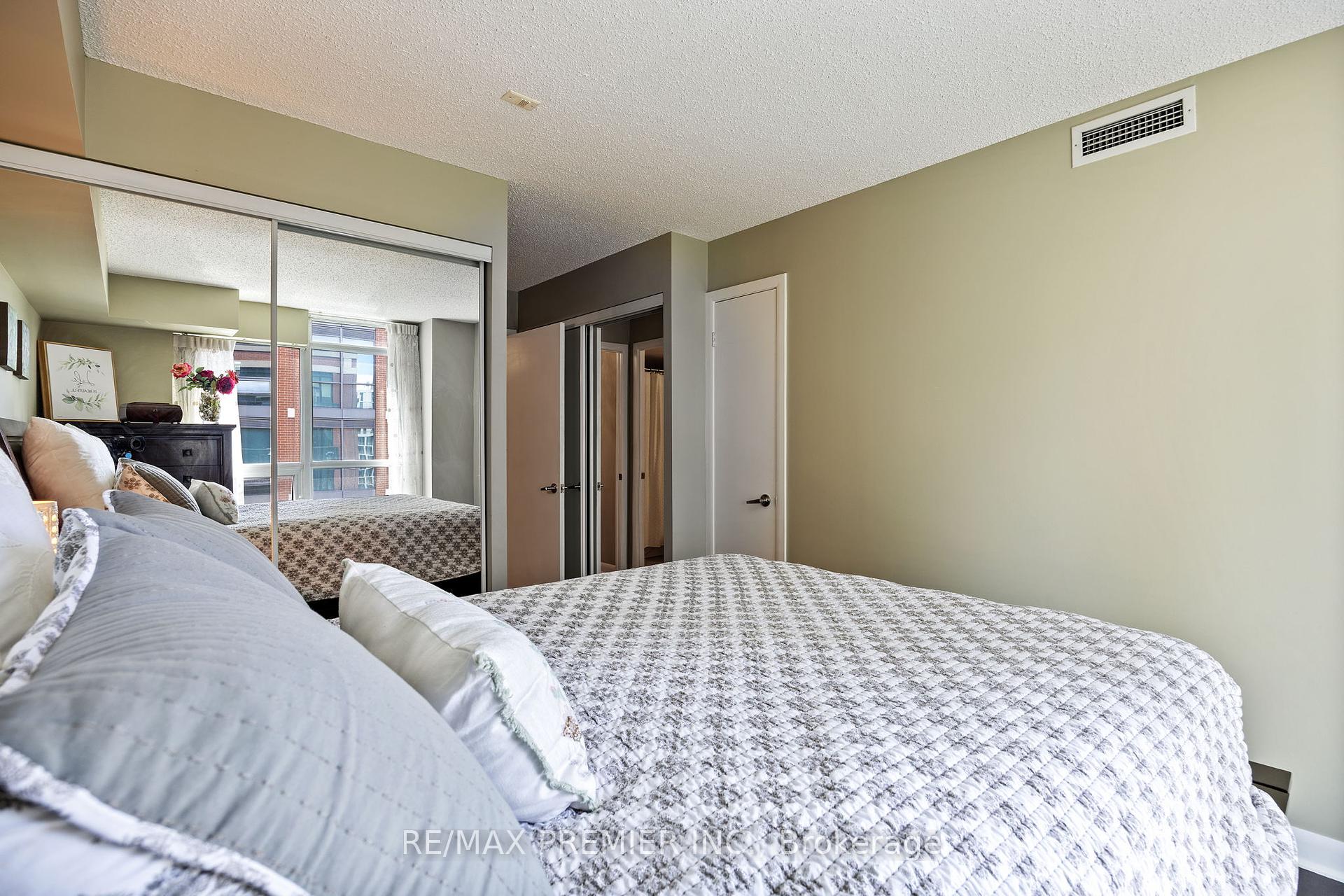 2 Bedrooms Condo at 525 Wilson, Toronto For sale