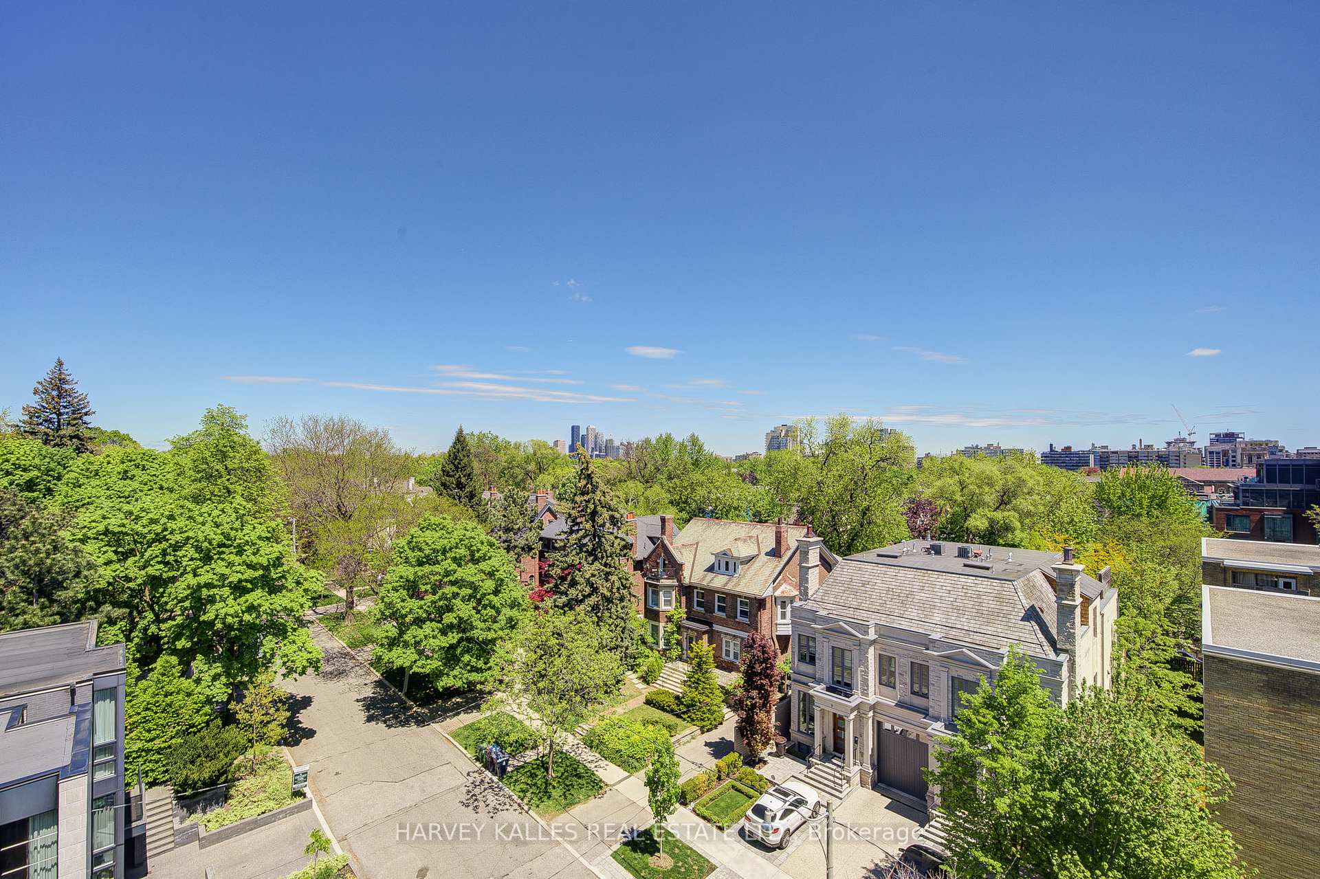 2 Bedrooms Condo at 6 Parkwood, Toronto For sale