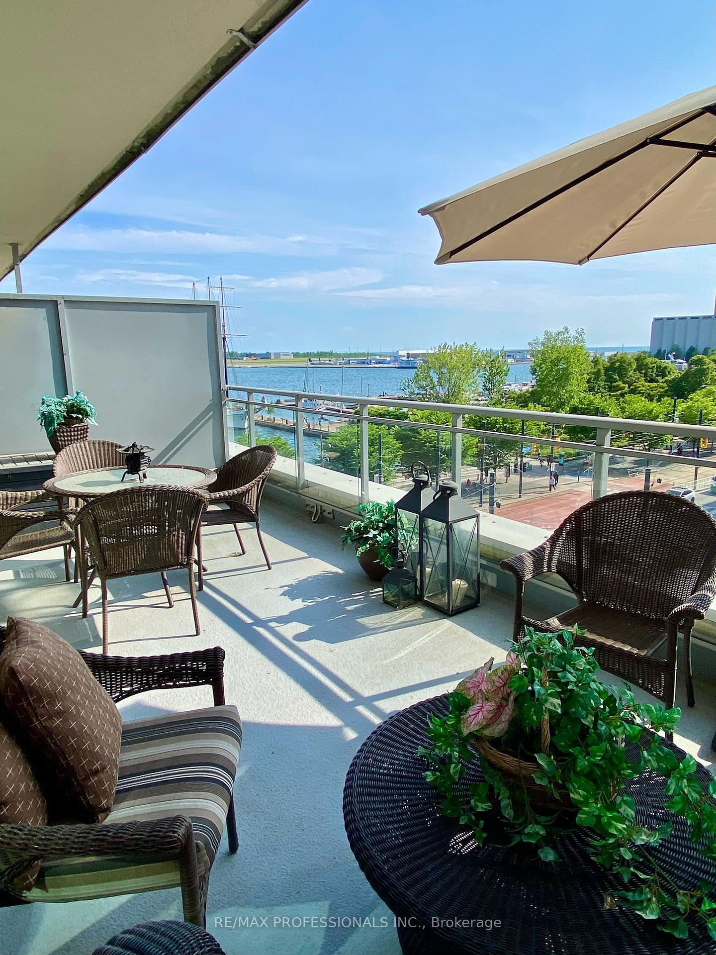 2 Bedrooms Condo at 410 Queens, Toronto For sale