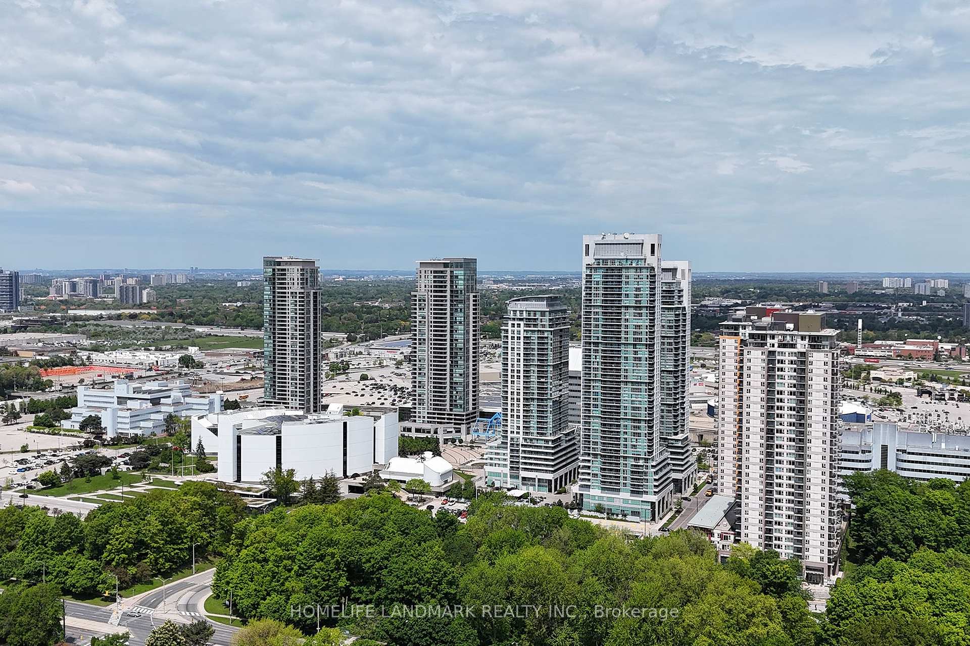 2 Bedrooms Condo at 50 Town Centre, Toronto For sale