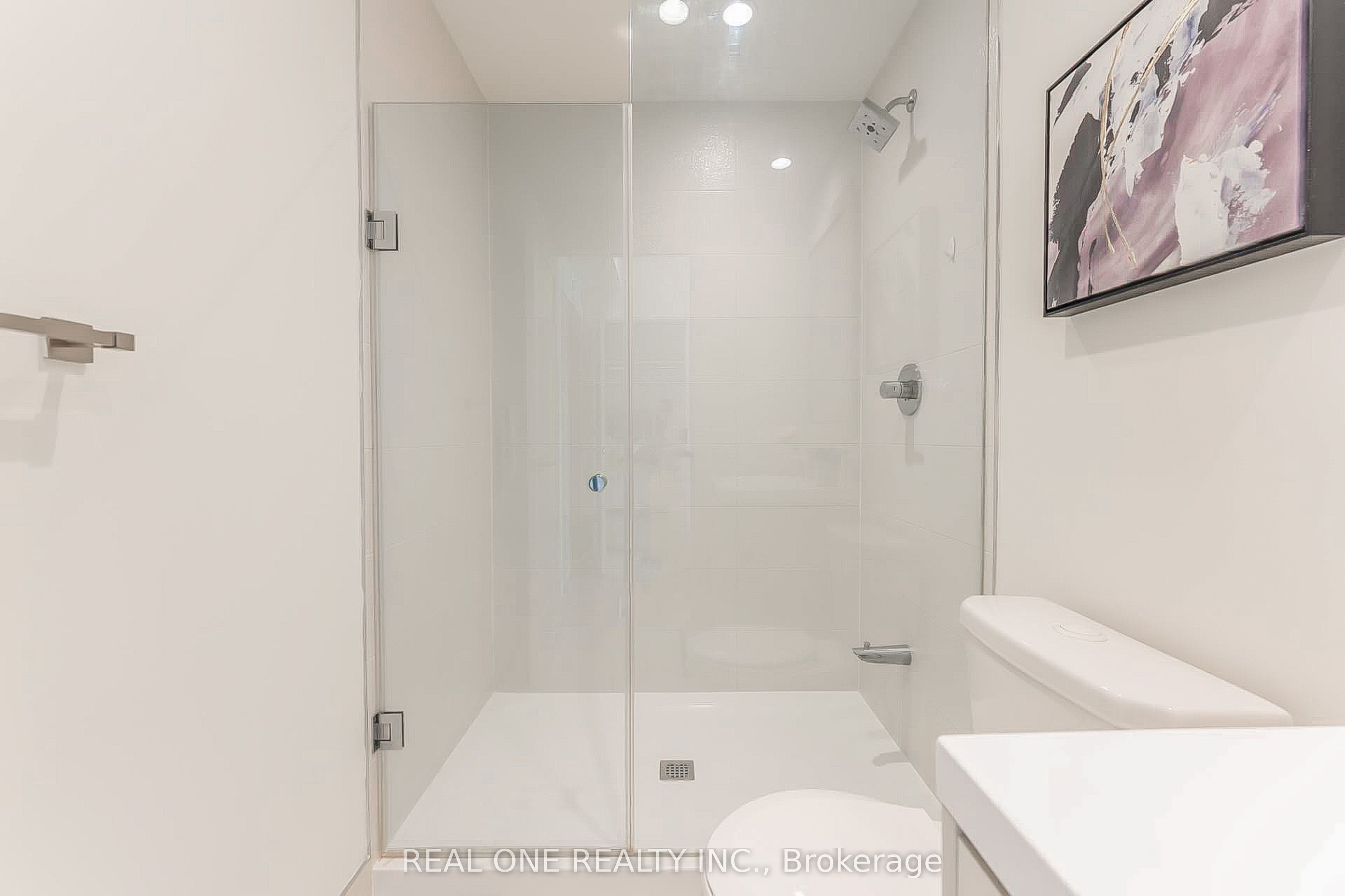 80 Vanauley Street, #303