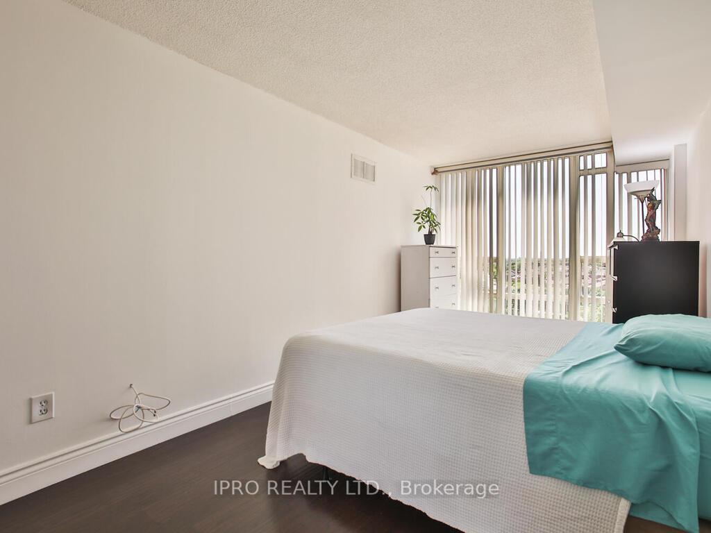 3 Bedrooms Condo at 330 Rathburn, Mississauga For sale