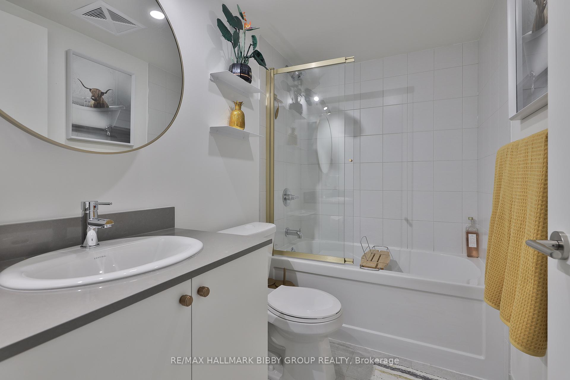 3 Bedrooms Condo at 10 Wilby, Toronto For sale