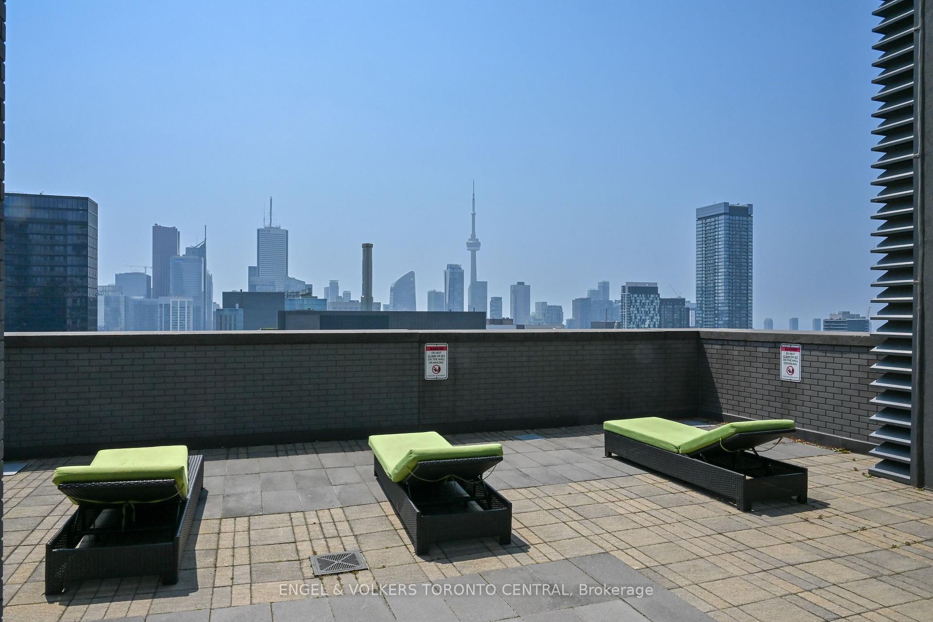 2 Bedrooms Condo at 770 Bay, Toronto For sale