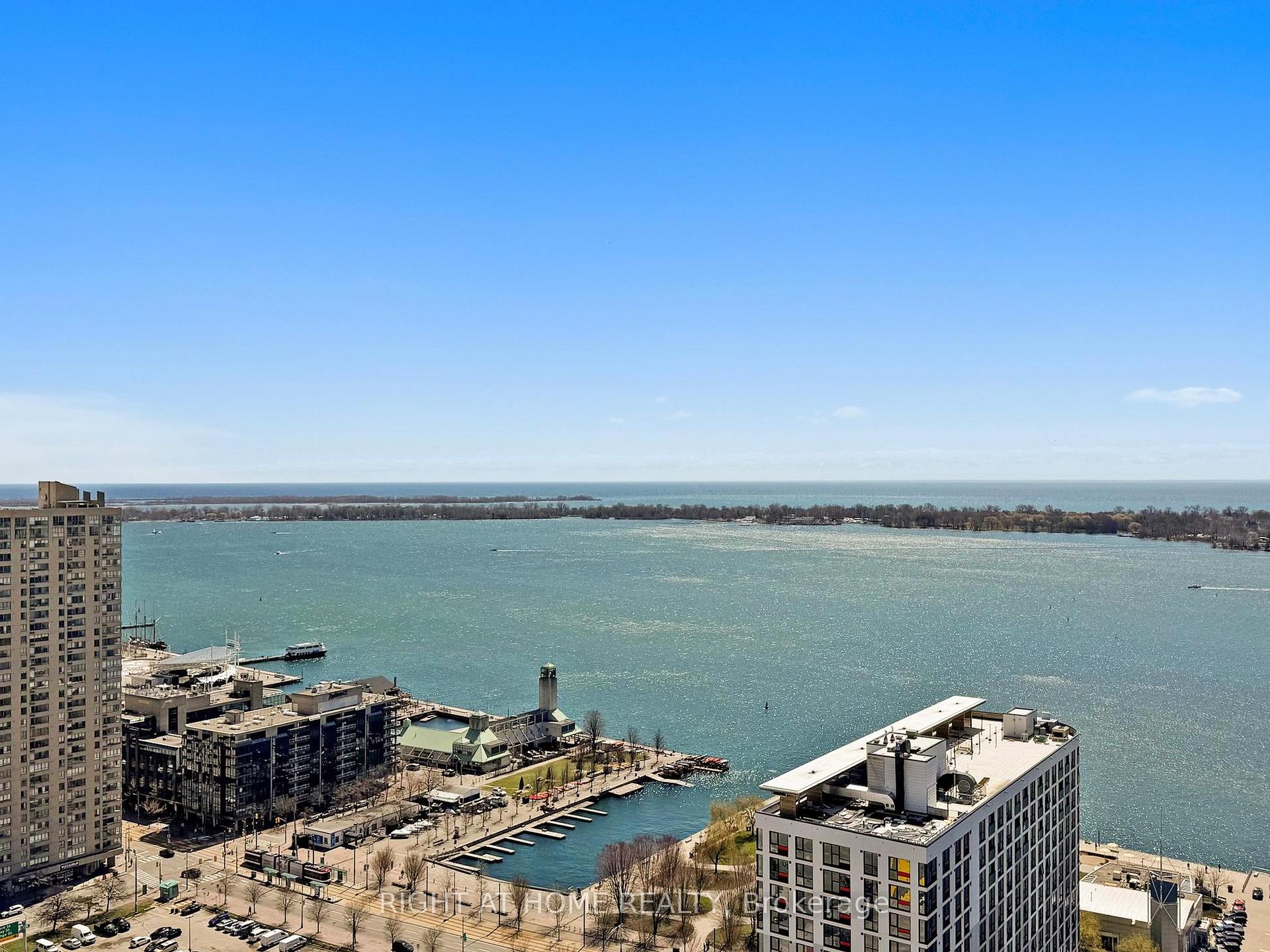 2 Bedrooms Condo at 5 Mariner, Toronto For sale