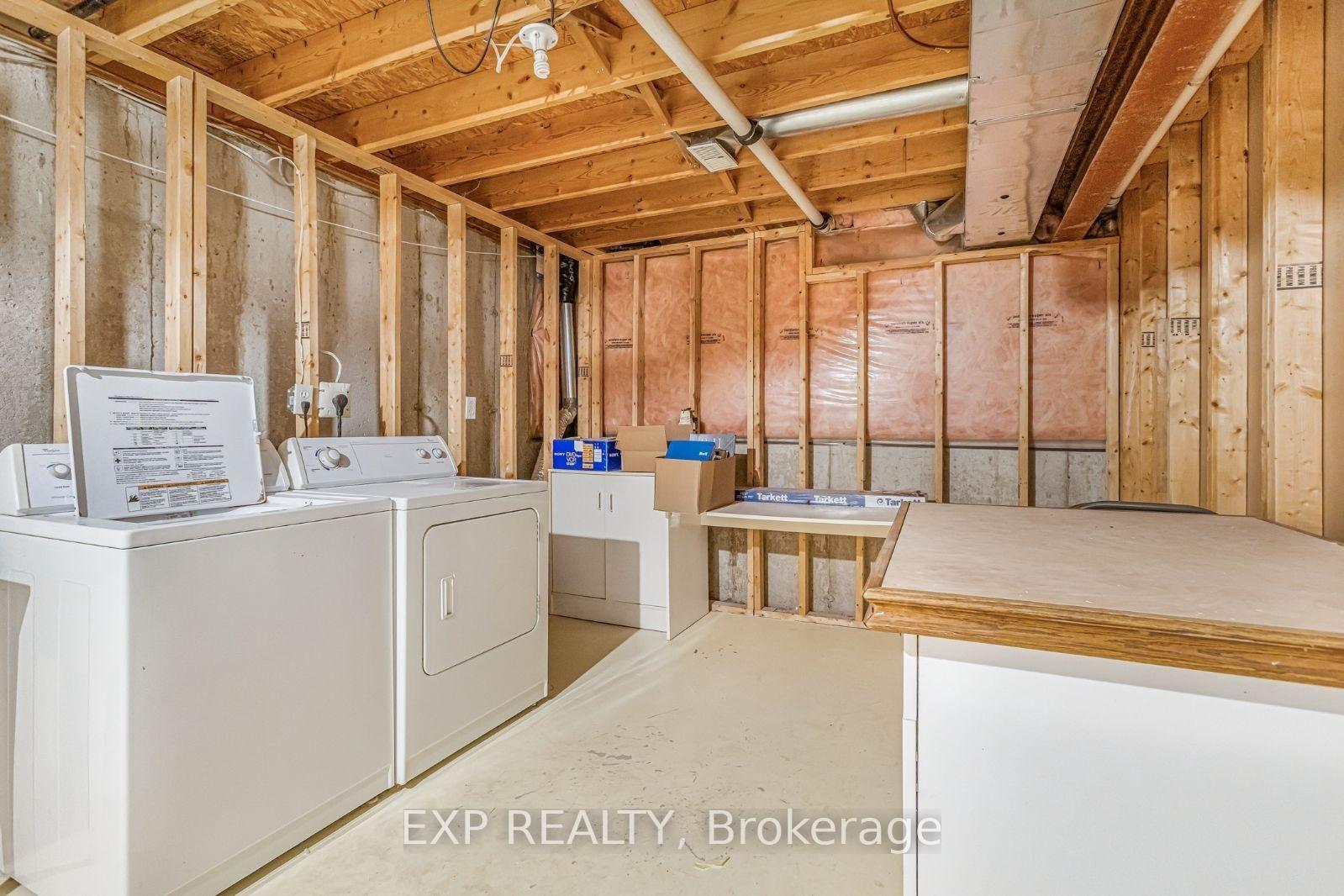 2 Bedrooms Condo at 34 Southbrook, Hamilton For sale