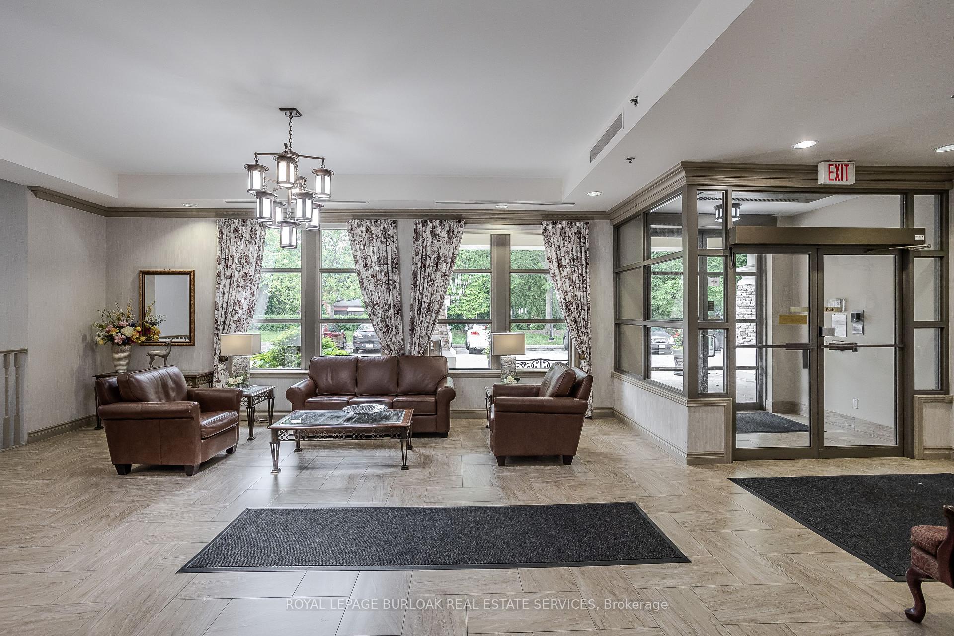 2 Bedrooms Condo at 100 Burloak, Burlington For sale