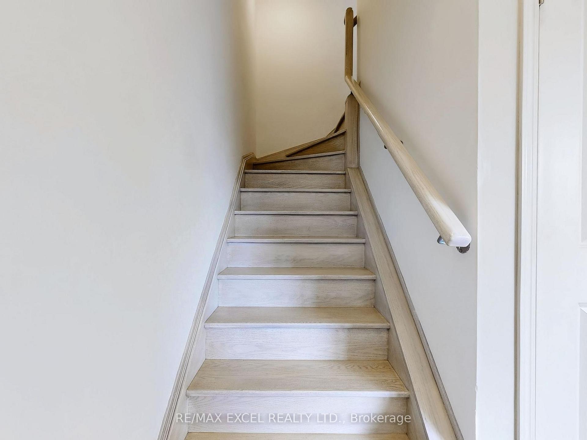 2 Bedrooms Condo at 24 Fieldway,  Toronto For sale