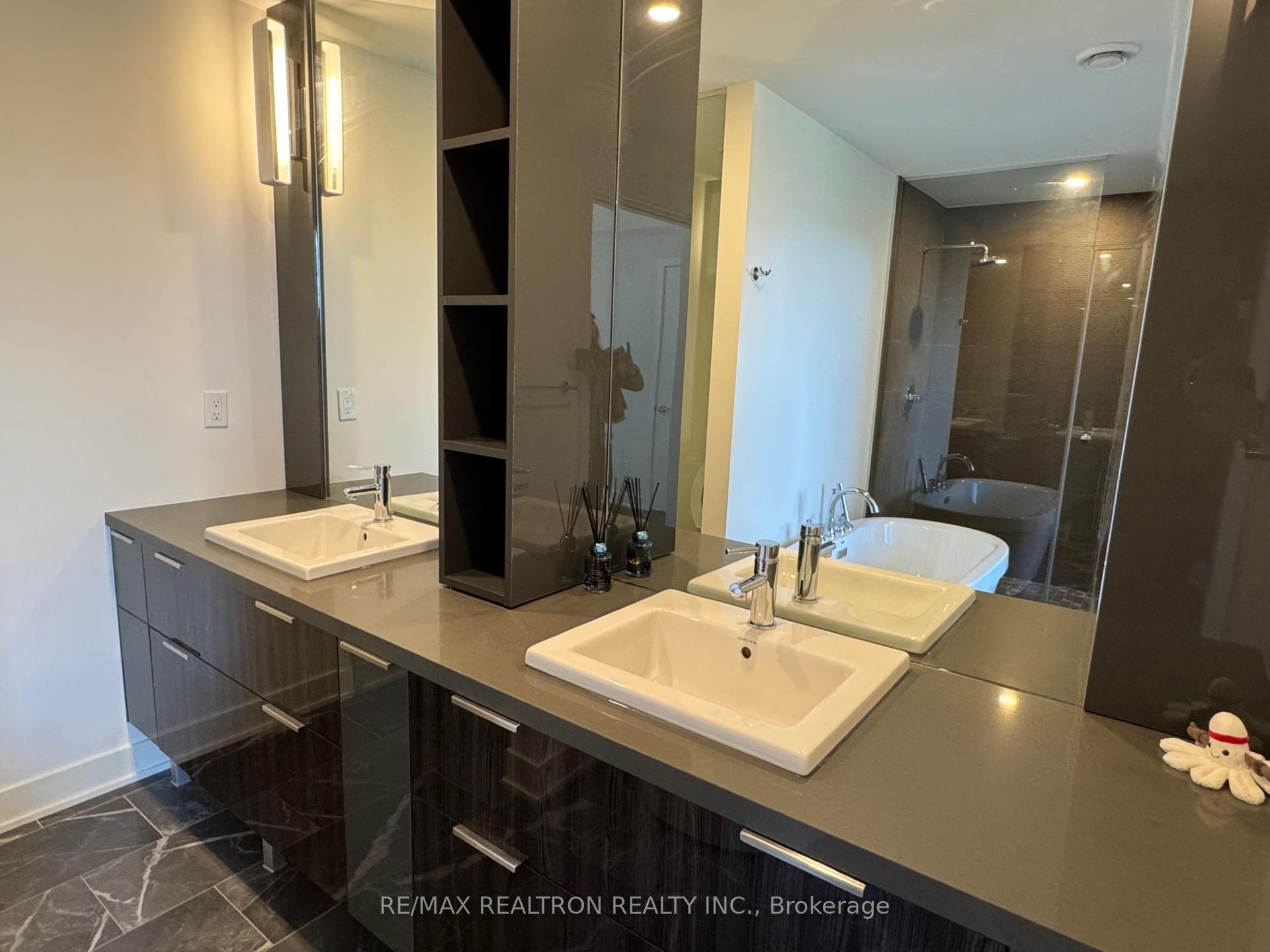 3 Bedrooms Condo at 25 Sonic, Toronto For sale