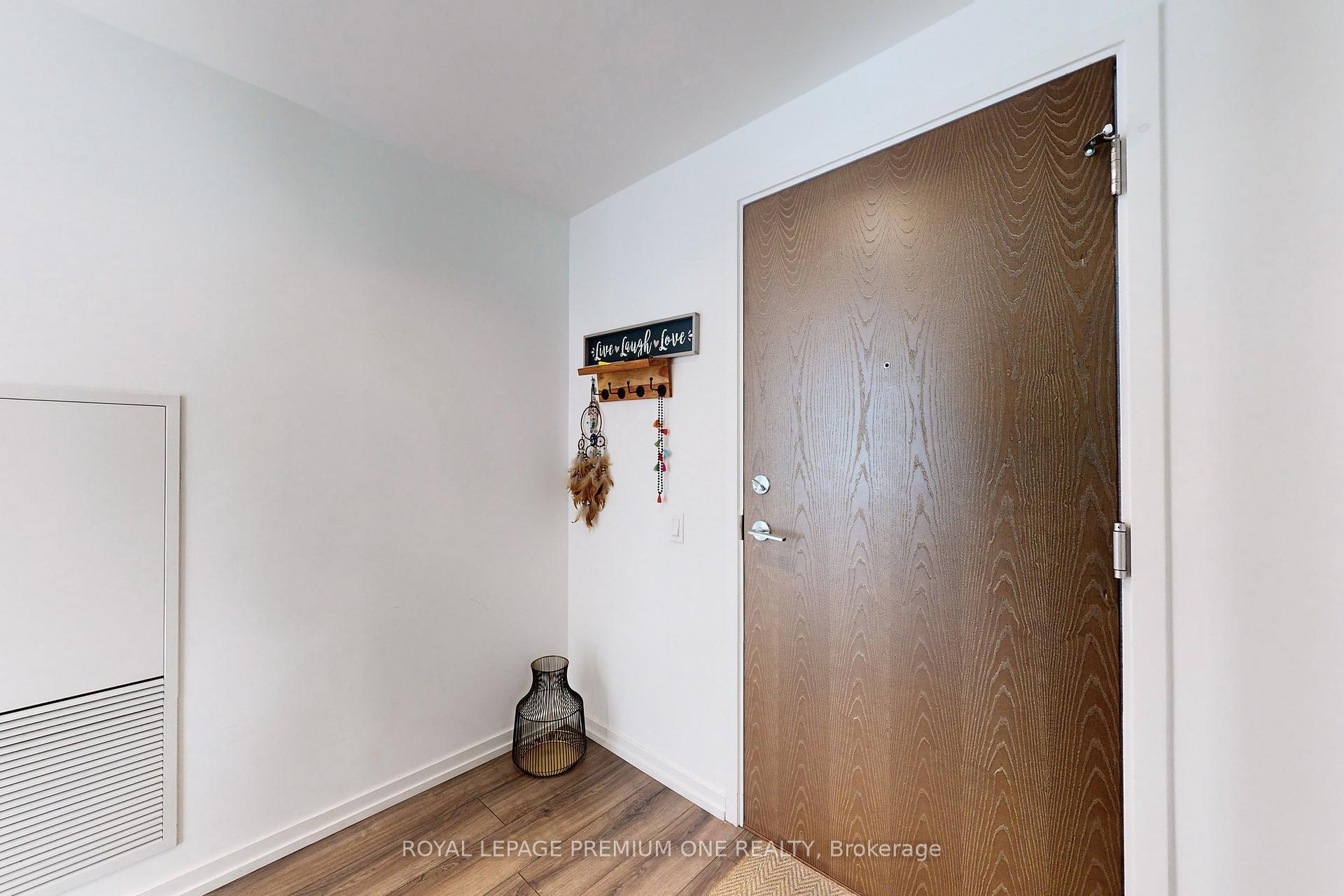 2 Bedrooms Condo at 1000 Portage,  Vaughan For sale