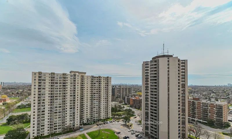 390 Dixon