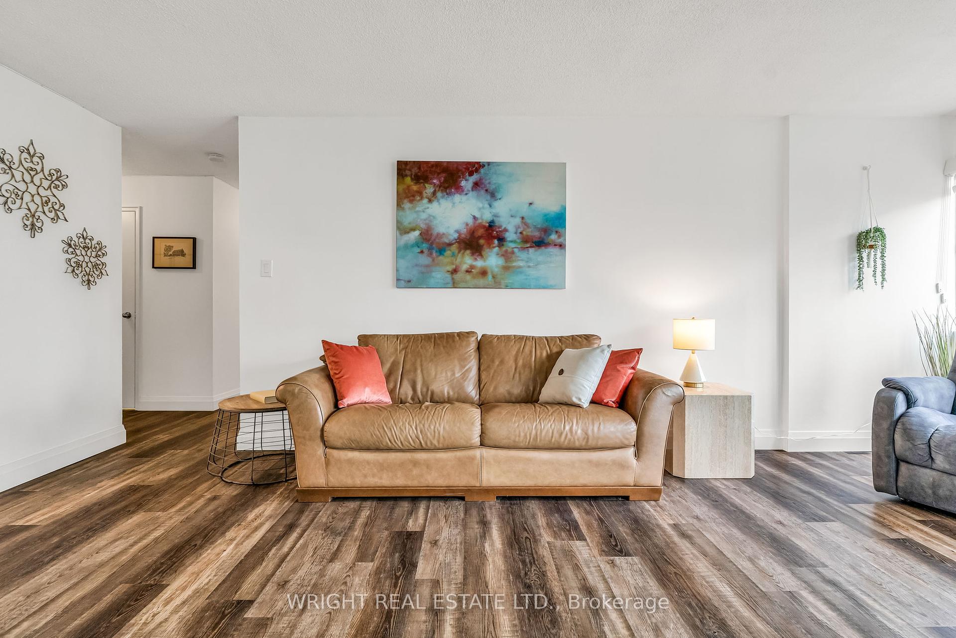 3 Bedrooms Condo at 1580 Mississauga Valley,  Mississauga For sale