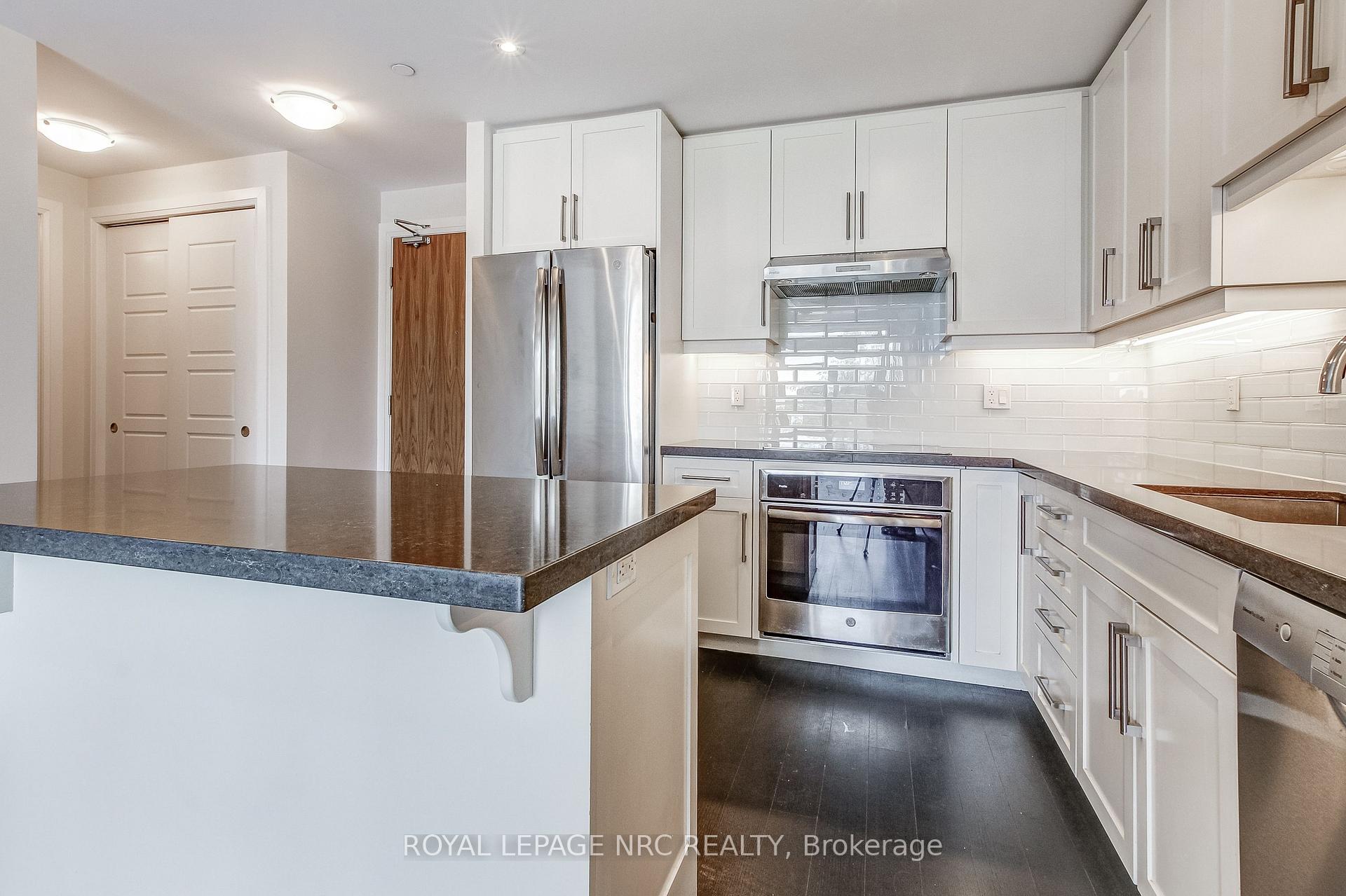 2 Bedrooms Condo at 2025 Maria, Burlington For sale