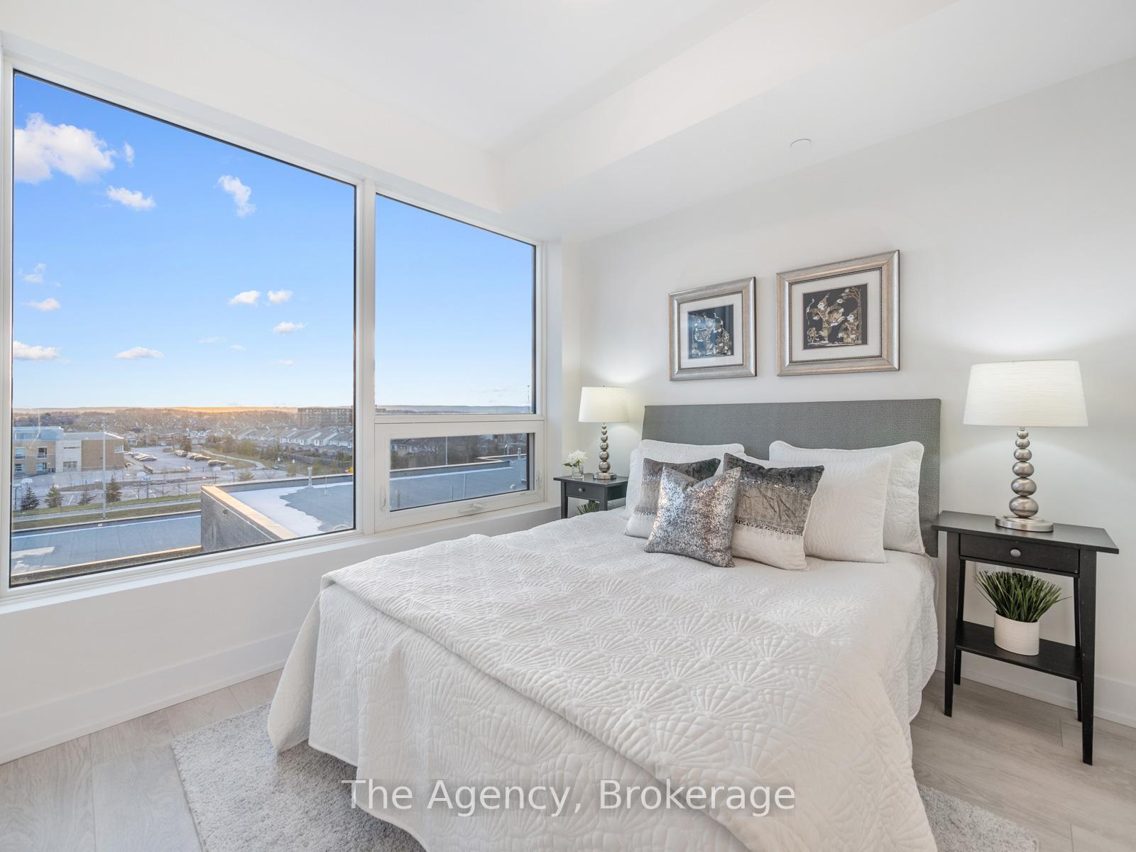 2 Bedrooms Condo at 2450 Old Bronte, Oakville For sale