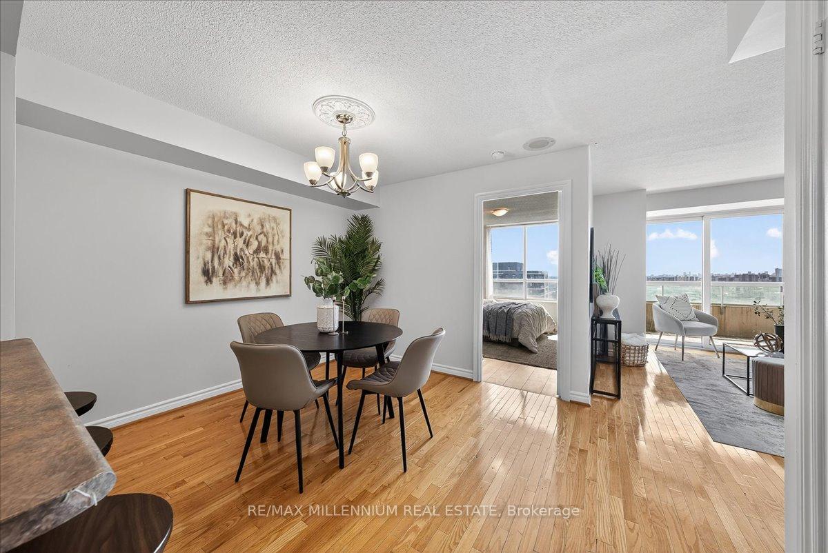 2 Bedrooms Condo at 125 Omni, Toronto For sale