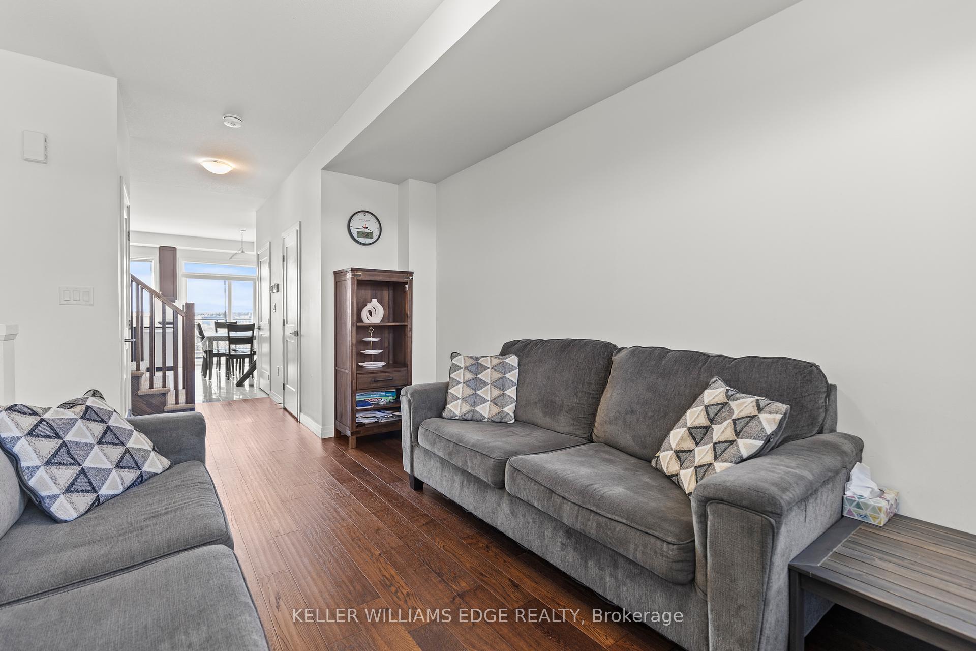 3 Bedrooms Condo at 30 Time Square, Hamilton For sale
