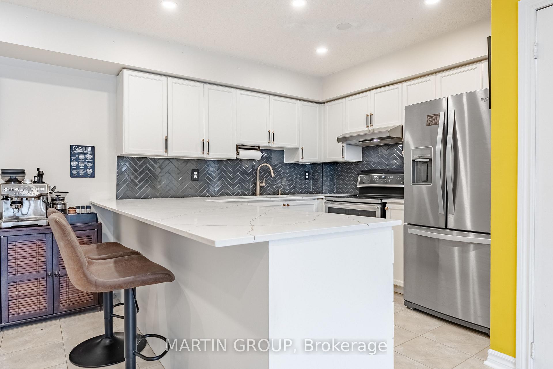 2 Bedrooms Condo at 1701 Lampman, Burlington For sale