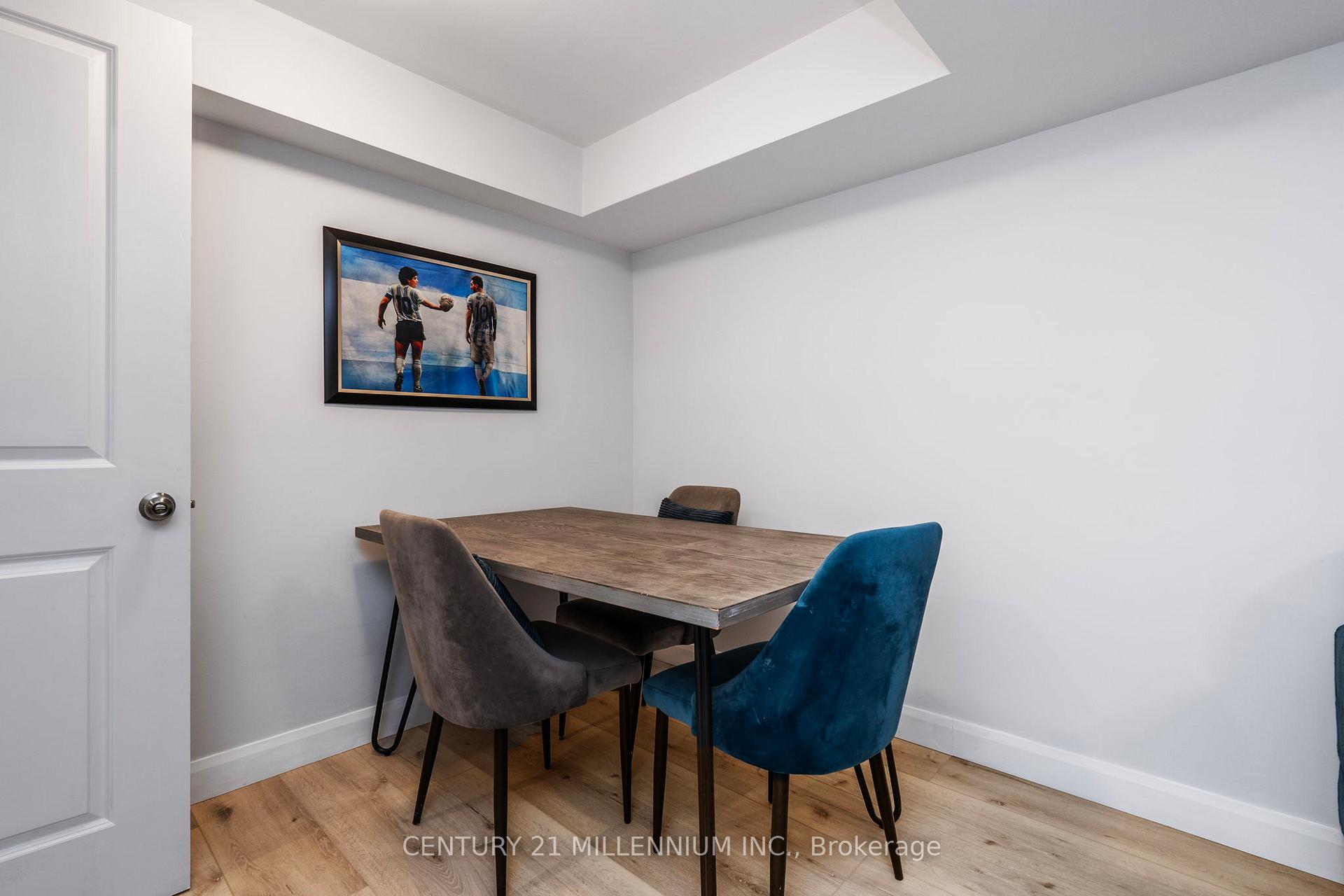 3 Bedrooms Condo at 19 Arietta, Hamilton For sale