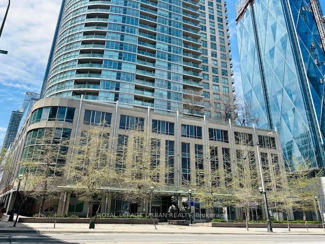 18 Yonge