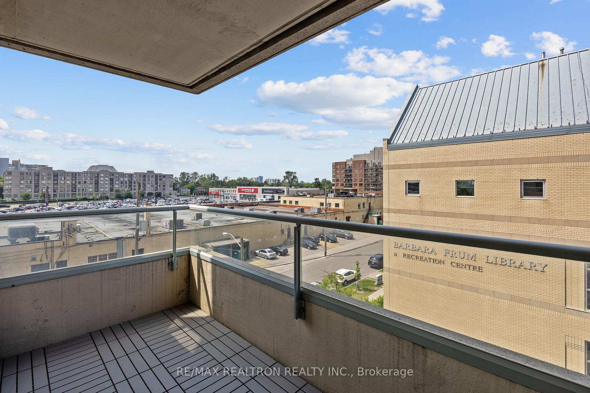 2 Bedrooms Condo at 8 Covington, Toronto For sale