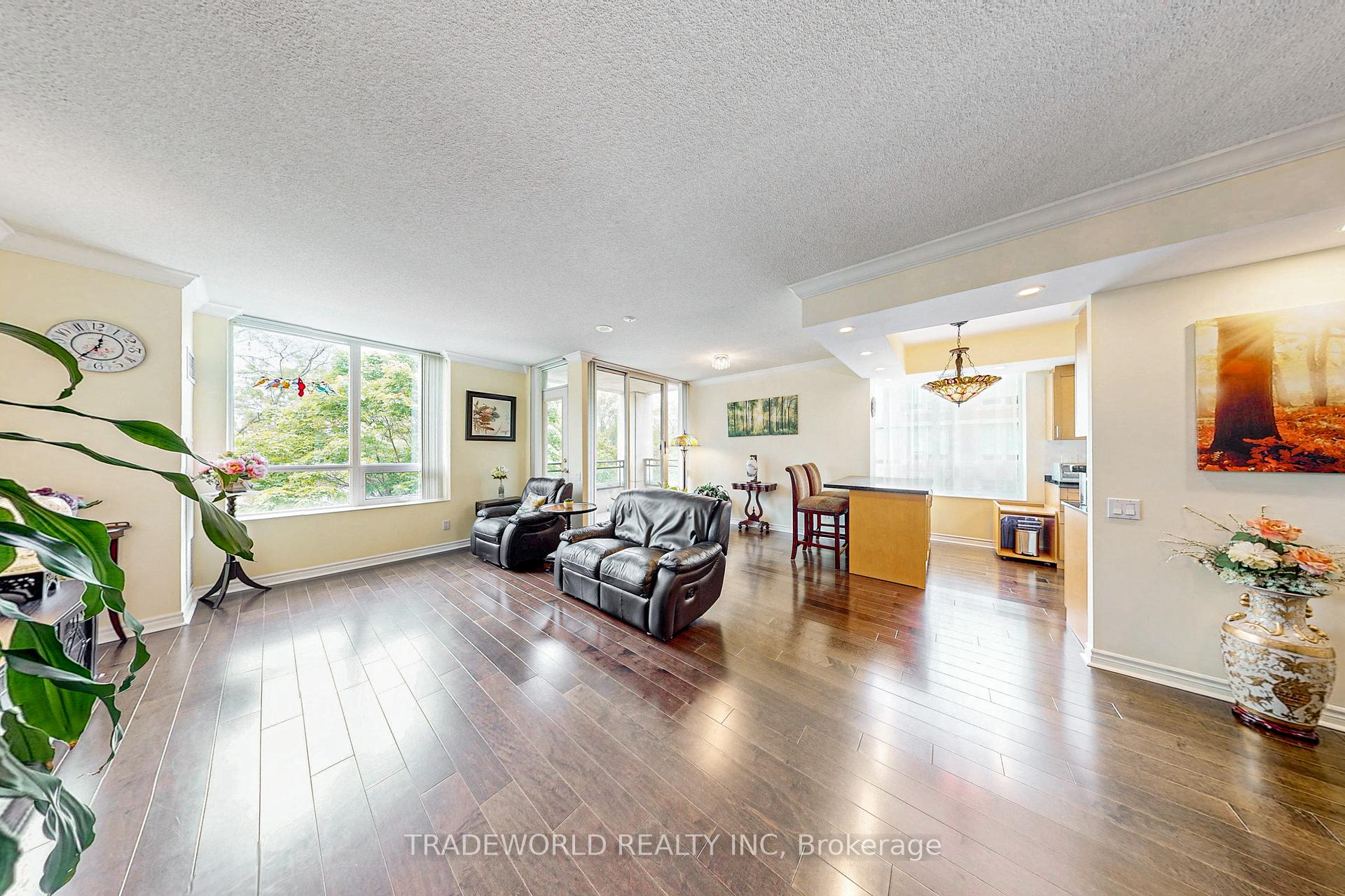 2 Bedrooms Condo at 18 William Carson, Toronto For sale