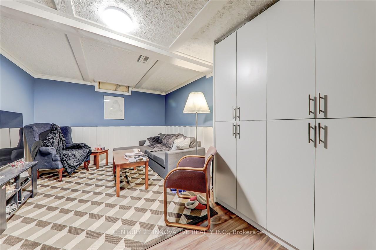 4 Bedrooms Condo at 100 Burrows Hall,  Toronto For sale
