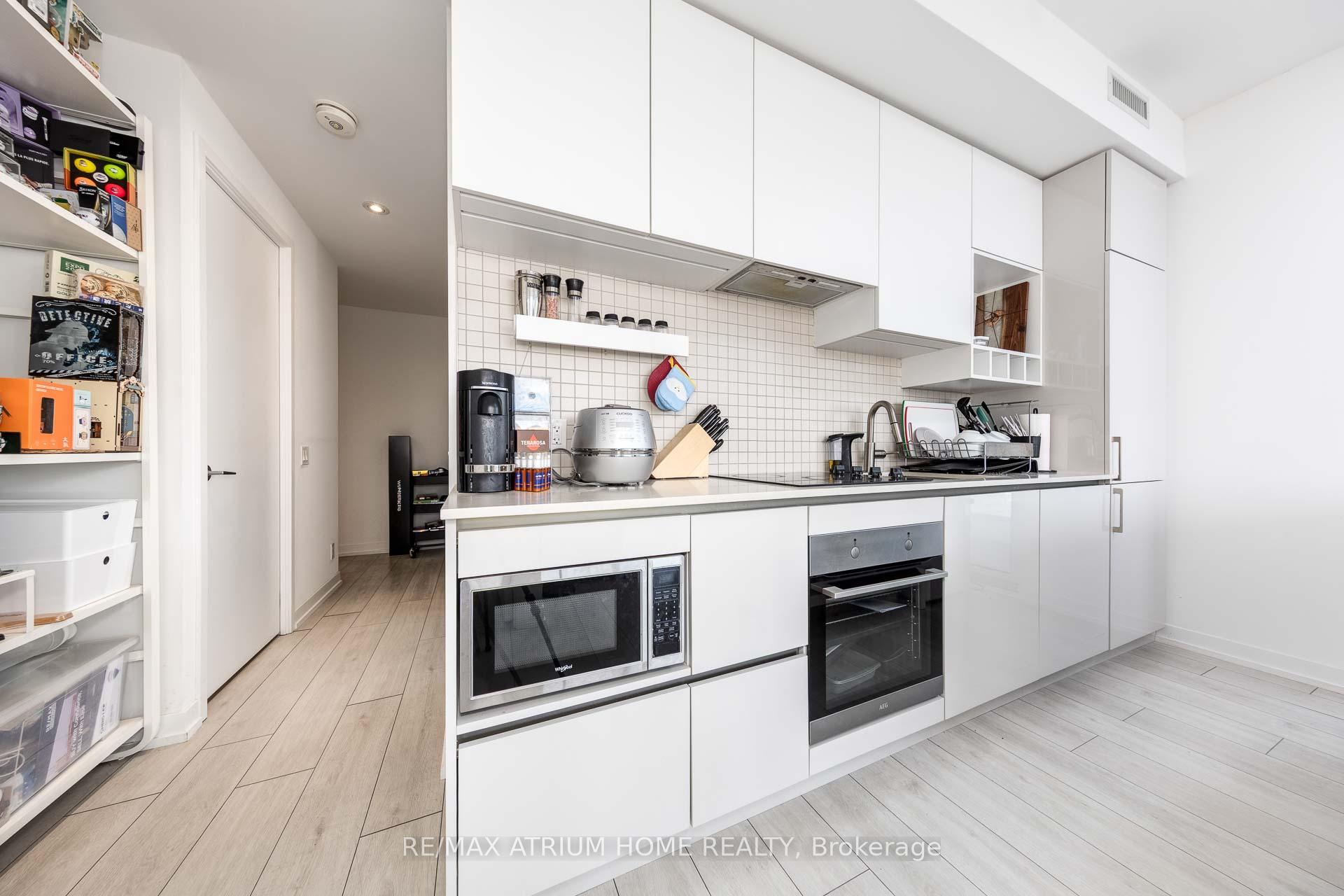 2 Bedrooms Condo at 950 Portage,  Vaughan For sale