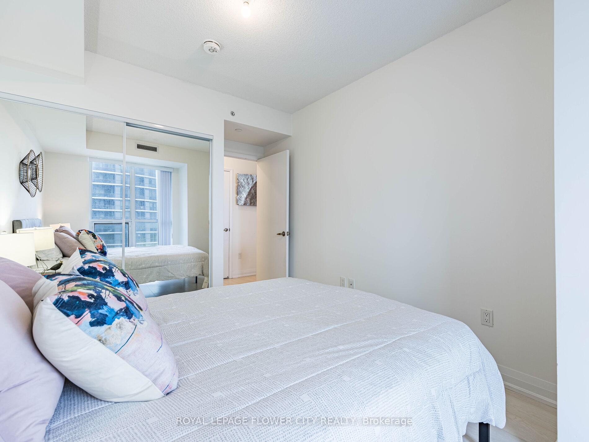 1 Bedroom Condo at 30 Gibbs, Toronto For sale