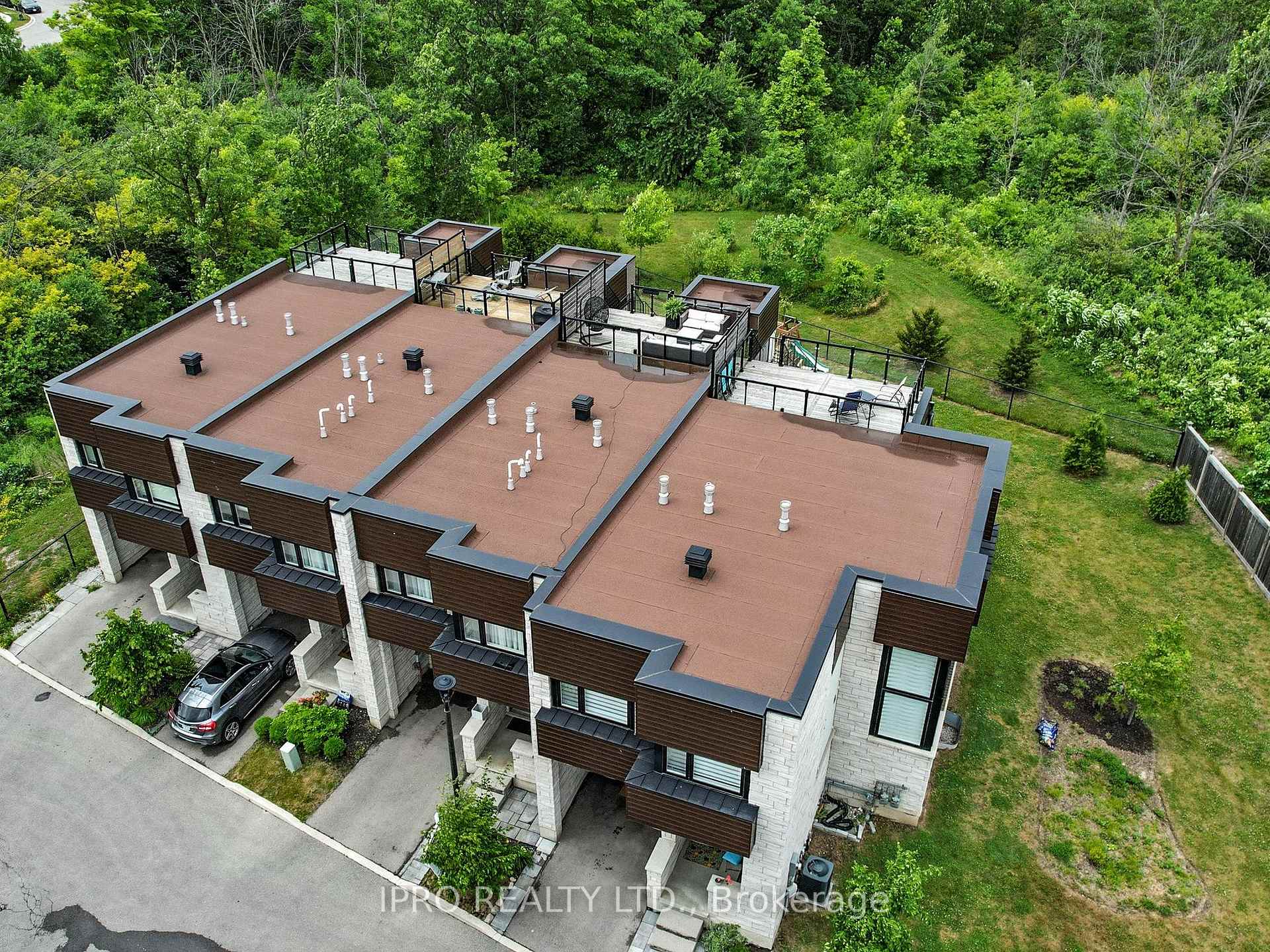 3 Bedrooms Condo at 35 Midhurst, Hamilton For sale