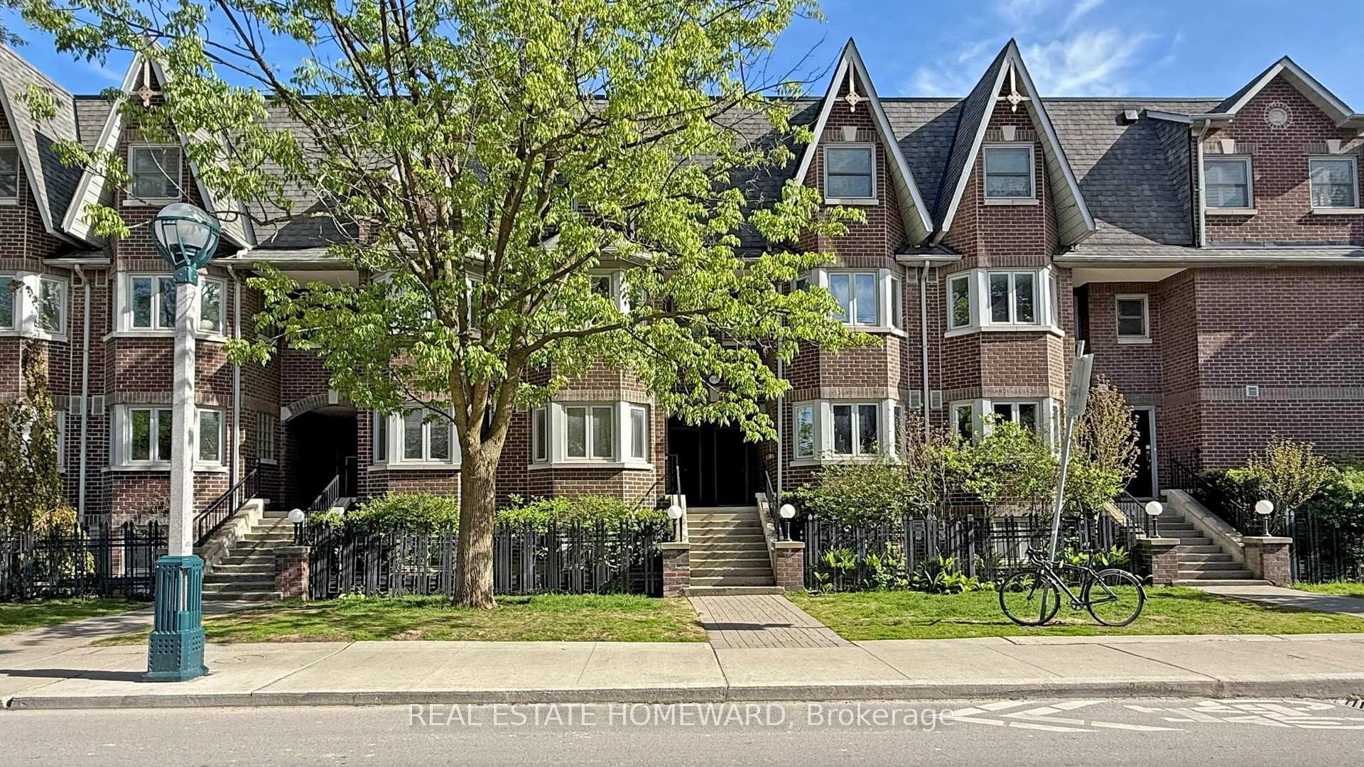 2 Bedrooms Condo at 895 Adelaide, Toronto For sale
