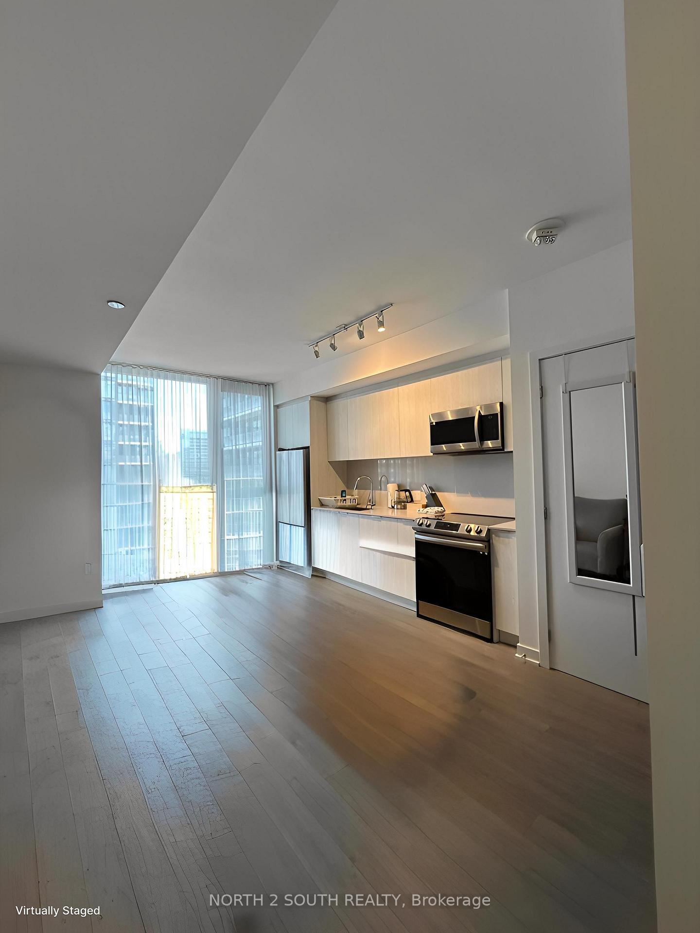 2 Bedrooms Condo at 357 King,  Toronto For sale