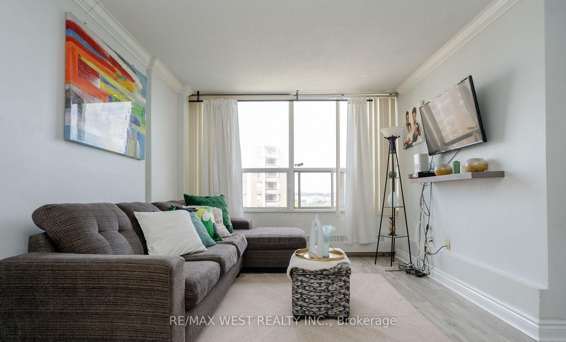2 Bedrooms Condo at 60 Pavane Linkway, Toronto For sale