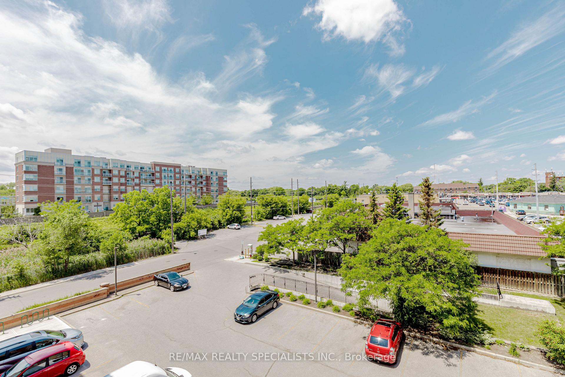 2 Bedrooms Condo at 32 Tannery, Mississauga For sale