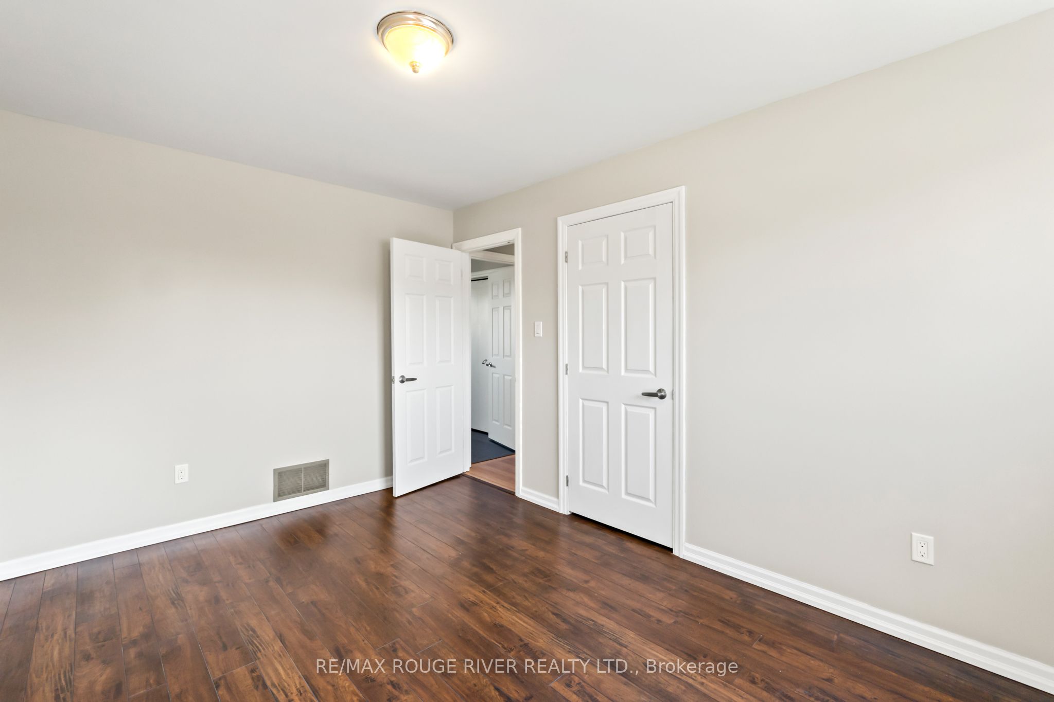 1 Applewood Crescent