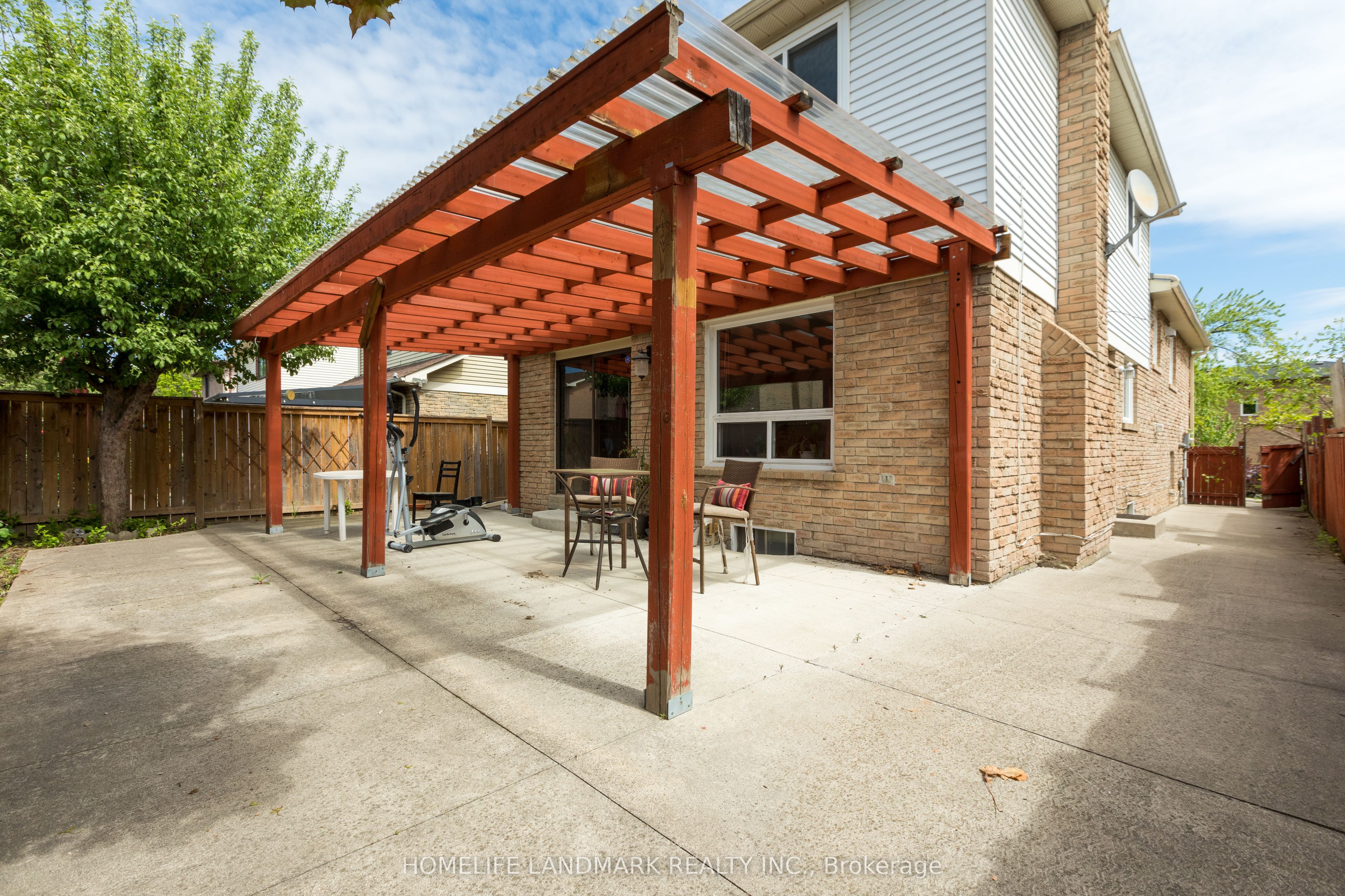 82 Dafoe Crescent