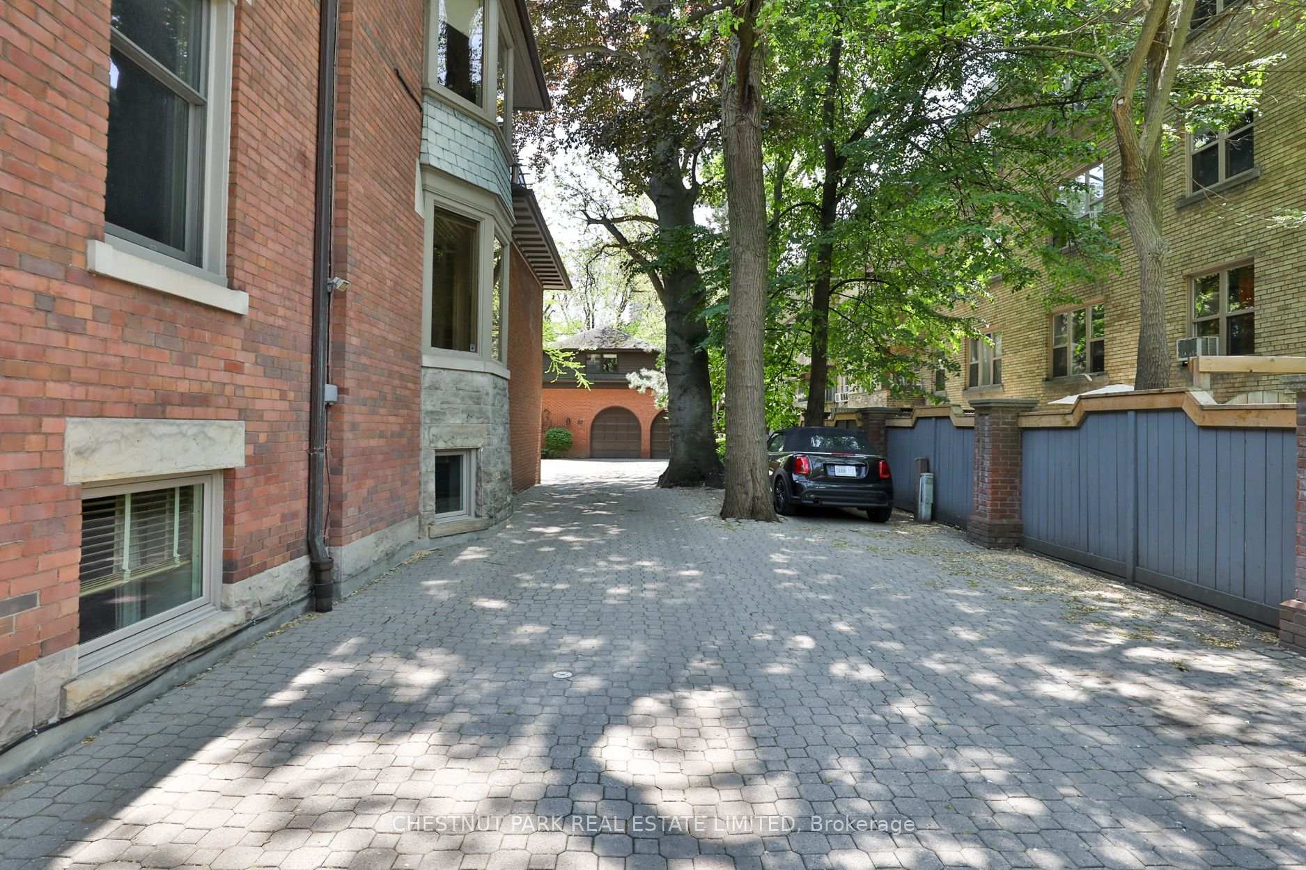 2 Bedrooms Condo at 89 Elm, Toronto For sale