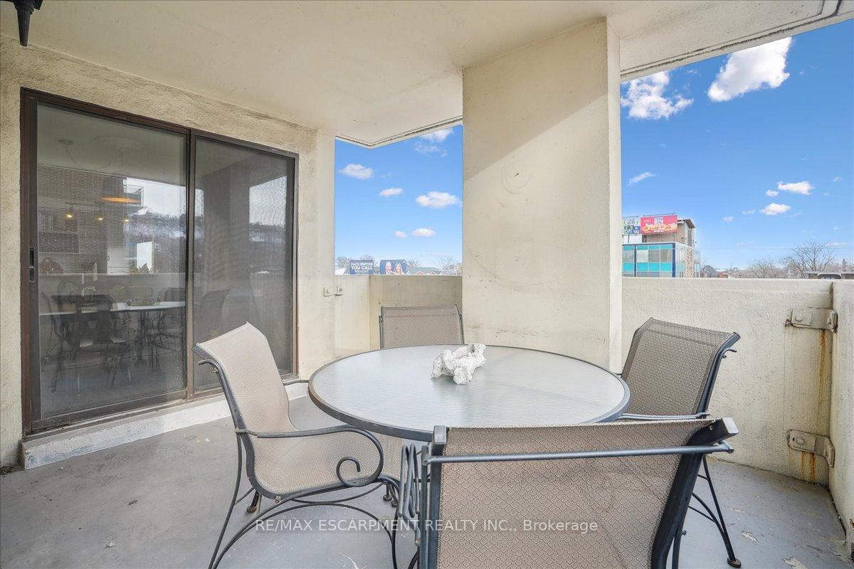 2 Bedrooms Condo at 432 Main,  Hamilton For sale