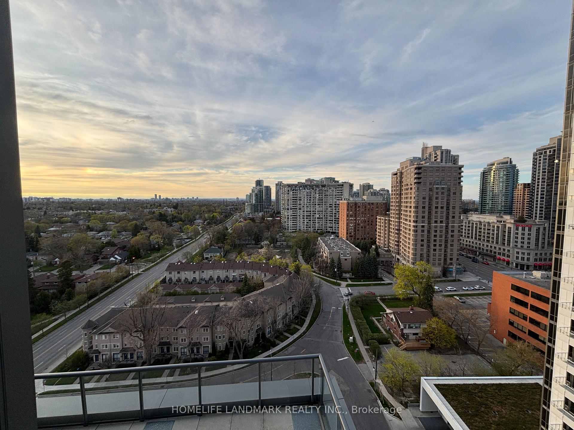 2 Bedrooms Condo at 68 Canterbury,  Toronto For sale
