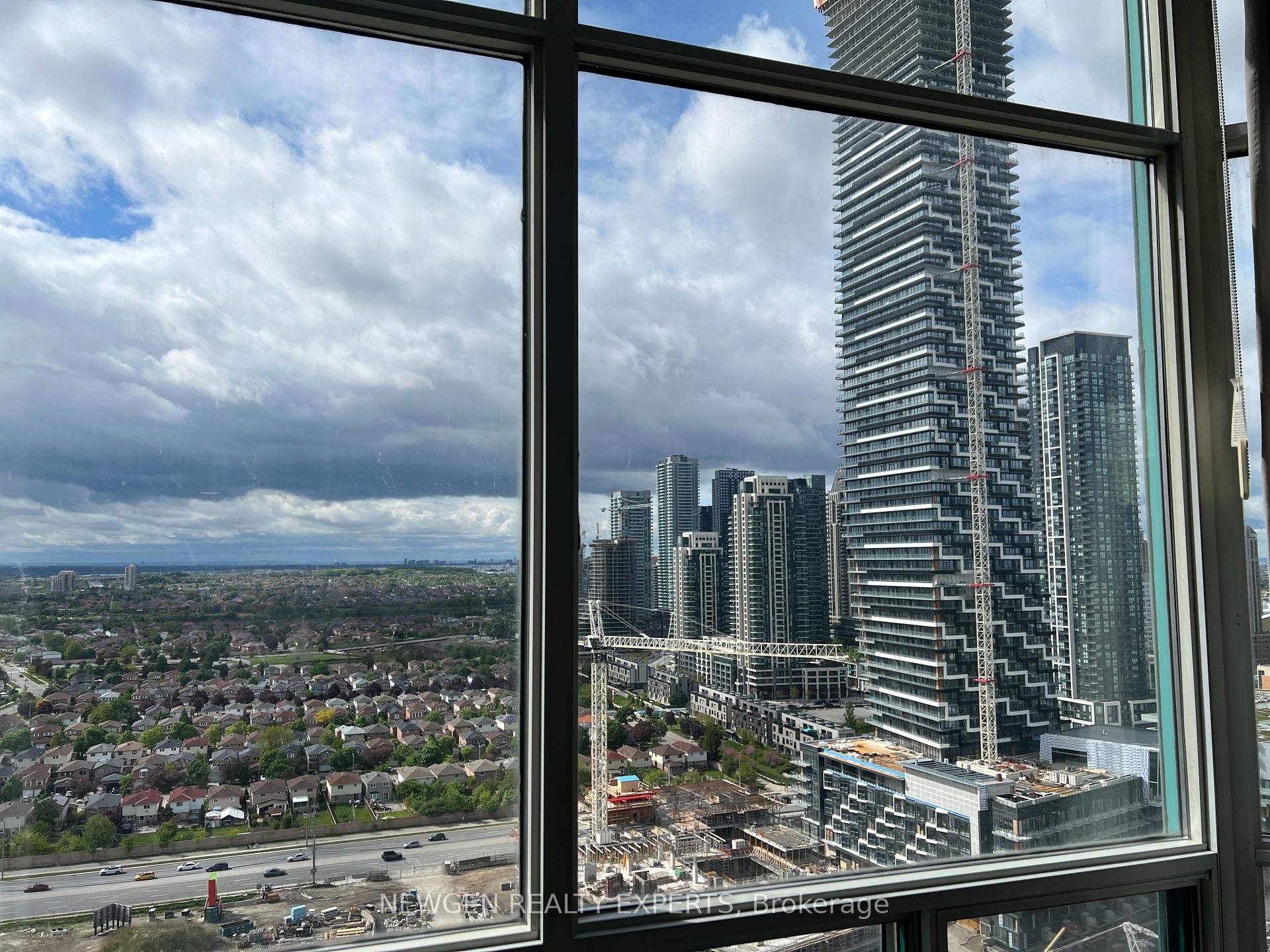 3 Bedrooms Condo at 550 Webb, Mississauga For sale