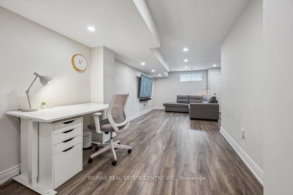 3 Bedrooms Condo at 5940 Glen Erin, Mississauga For sale