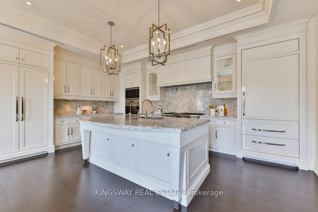 2 Bedrooms Condo at 300 Randall, Oakville For sale